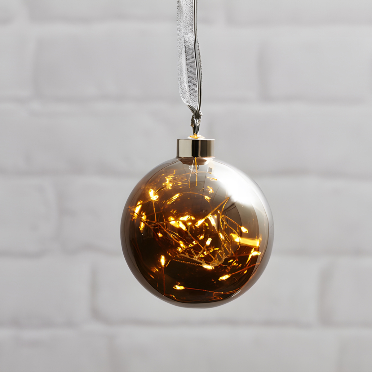 Glow - Glaskugel - 10 cm - Glasfarbe: rauchfarben - Timer - Batteriebetrieb - Lichtfarbe: Warmweiß