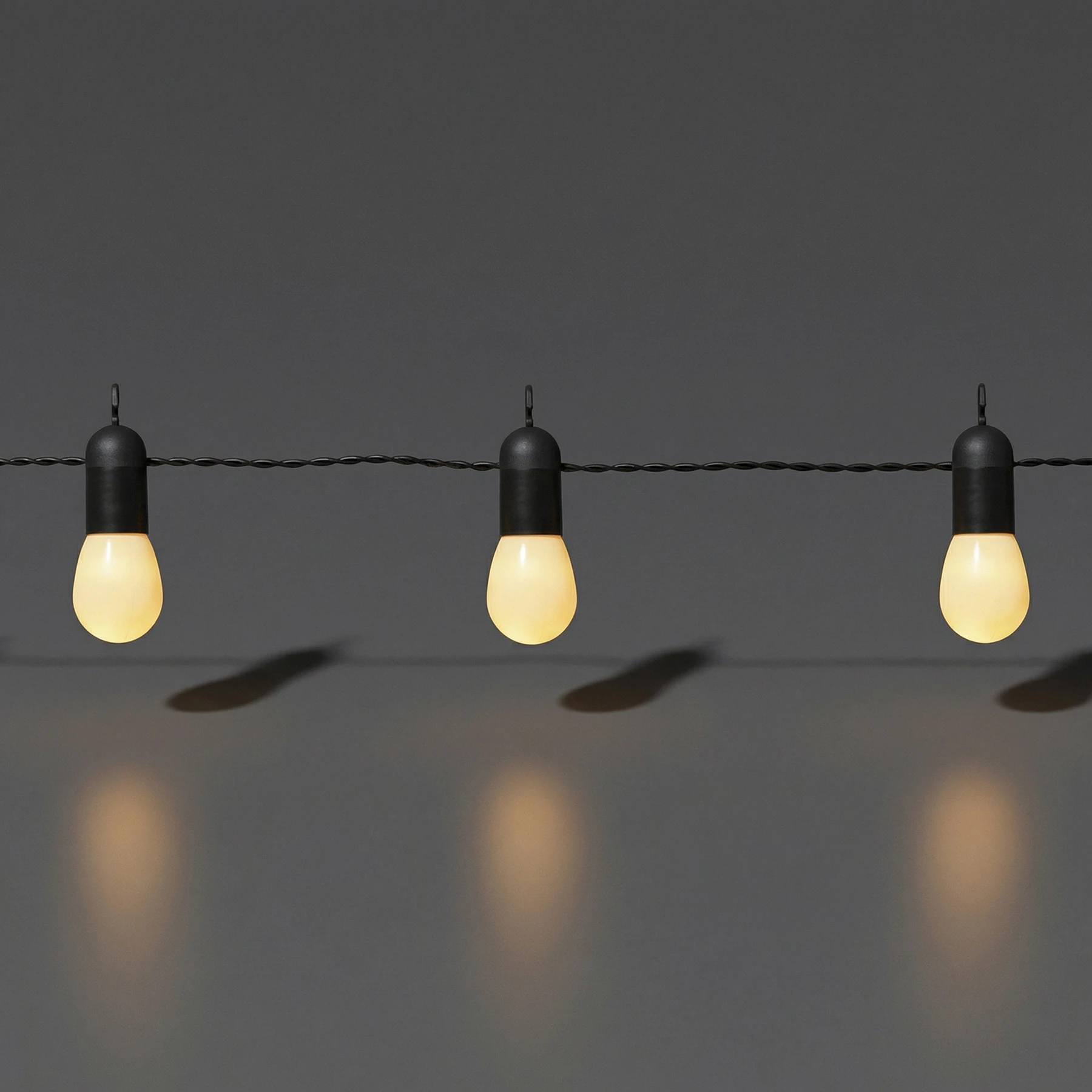 Small Hooky - Lichterkette für außen - 4,5 m - 16 LEDs - Netzbetrieb - Warmweiß