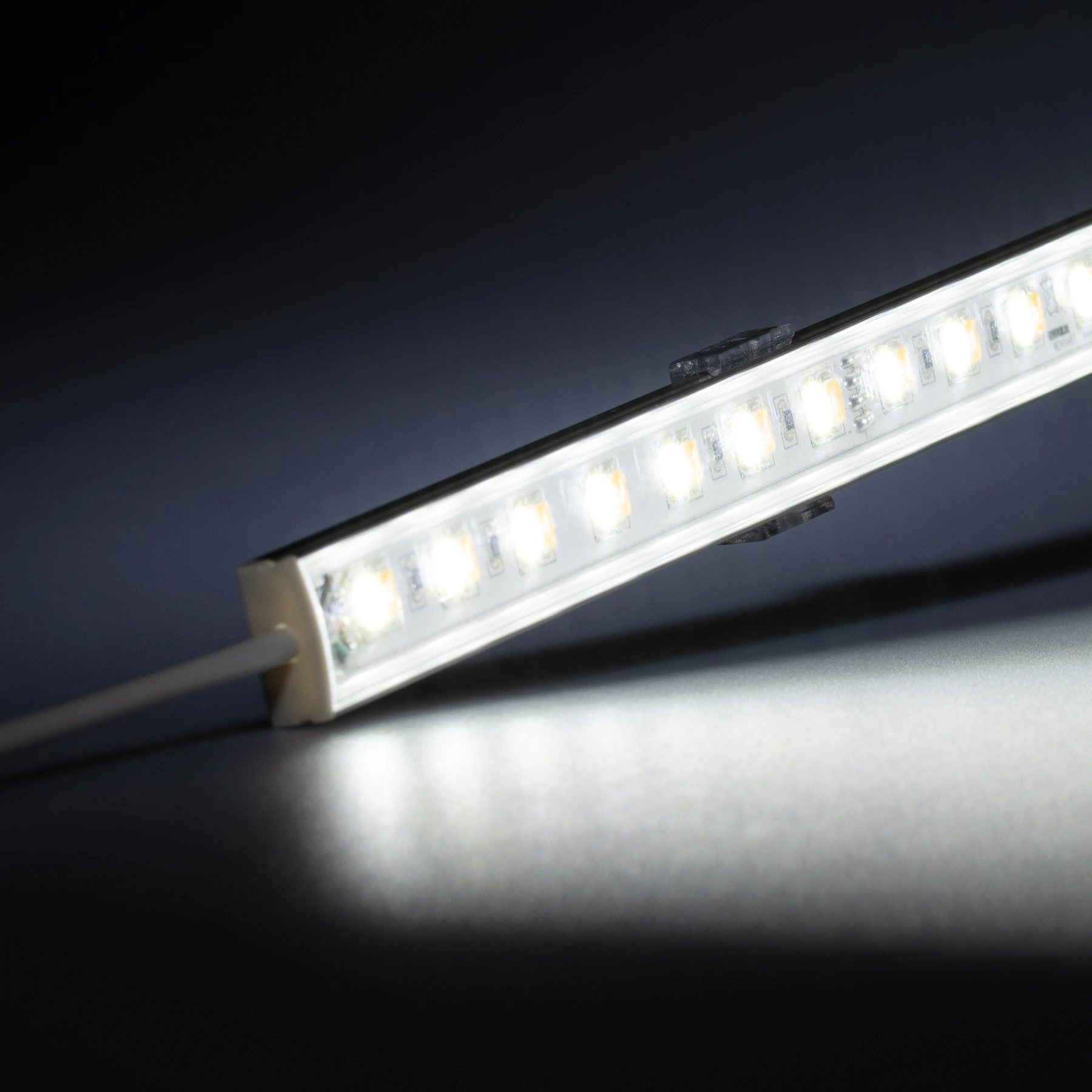 24V  Slim-Line Aluminium LED Leiste – Lichtfarbe: kaltweiß – transparente  Abdeckung