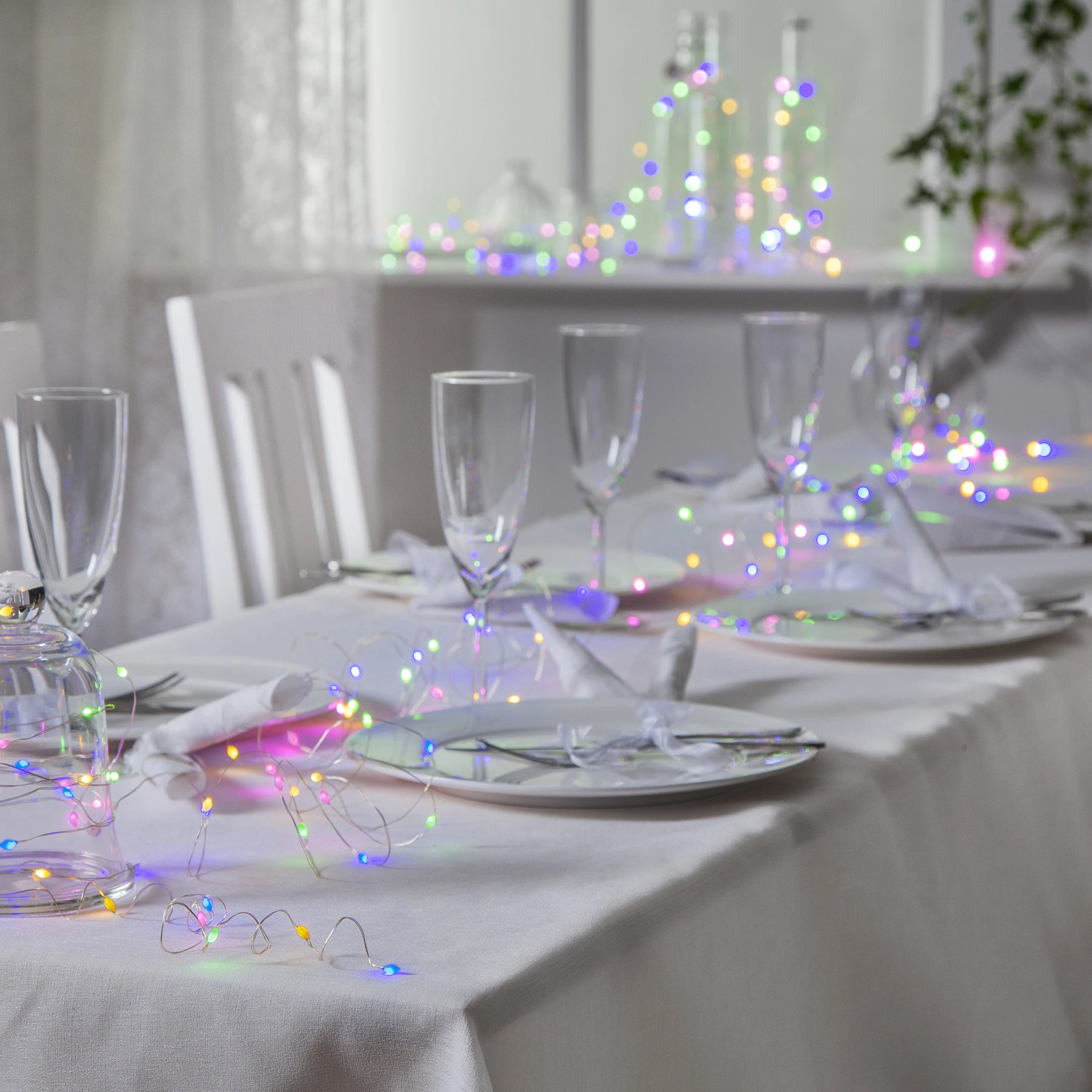 Dew Drop - Deko Lichterkette für innen - 10 m - 100 LEDs - Netzbetrieb - RGB