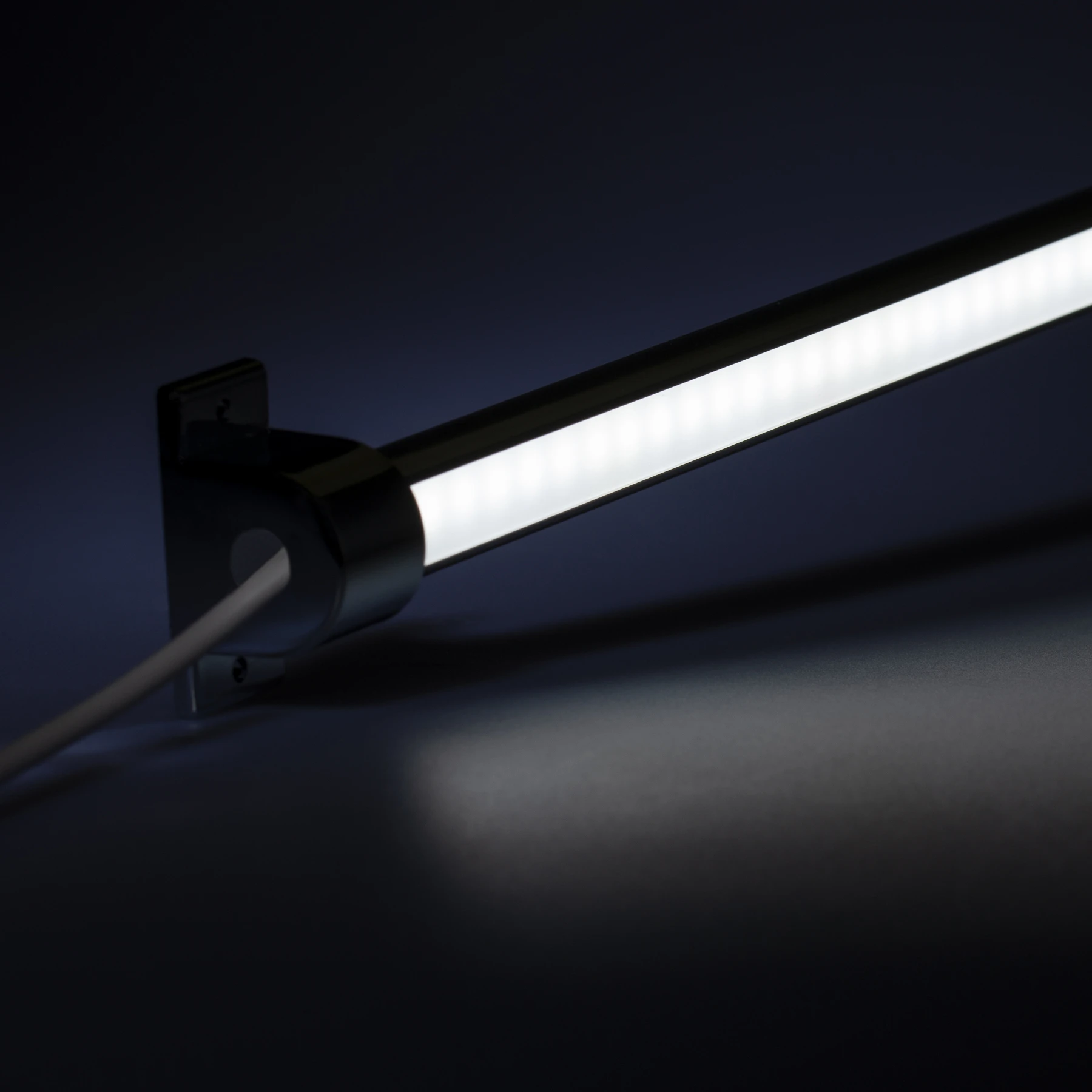 24V  Aluminium LED Leiste - einstellbare Abstrahlrichtung– weiß – diffuse Abdeckung