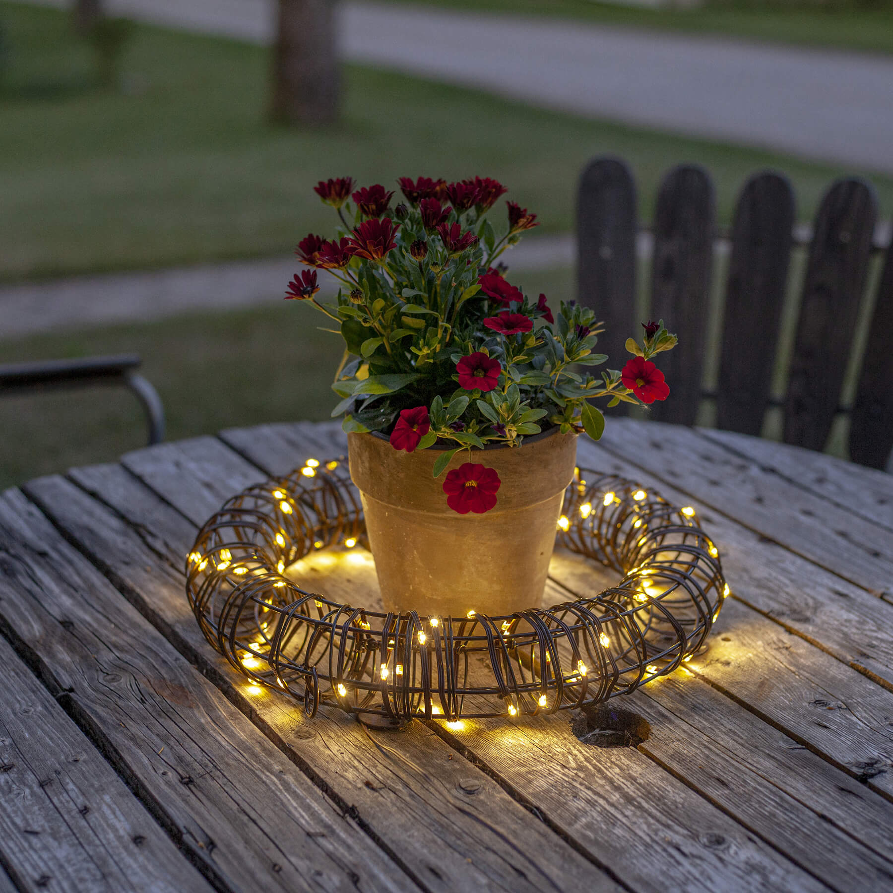 Vicke Wreath - Weihnachtsdeko für außen - Rattan Ring - Netzbetrieb - Warmweiß