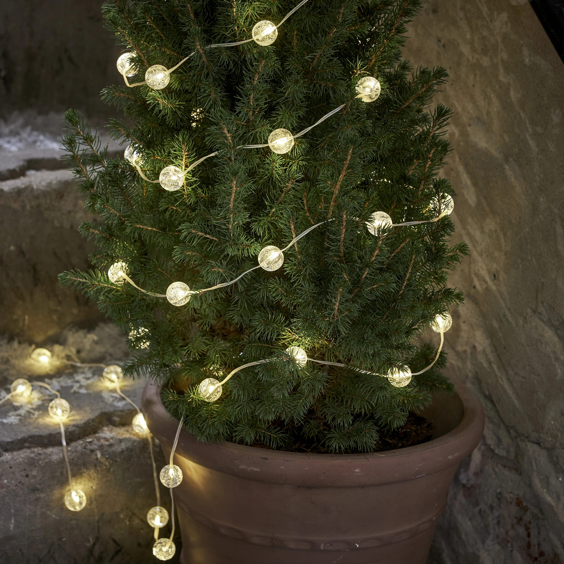 Berry - Deko Lichterkette für außen - 5 m - 50 LEDs - Timer - Batteriebetrieb - Warmweiß