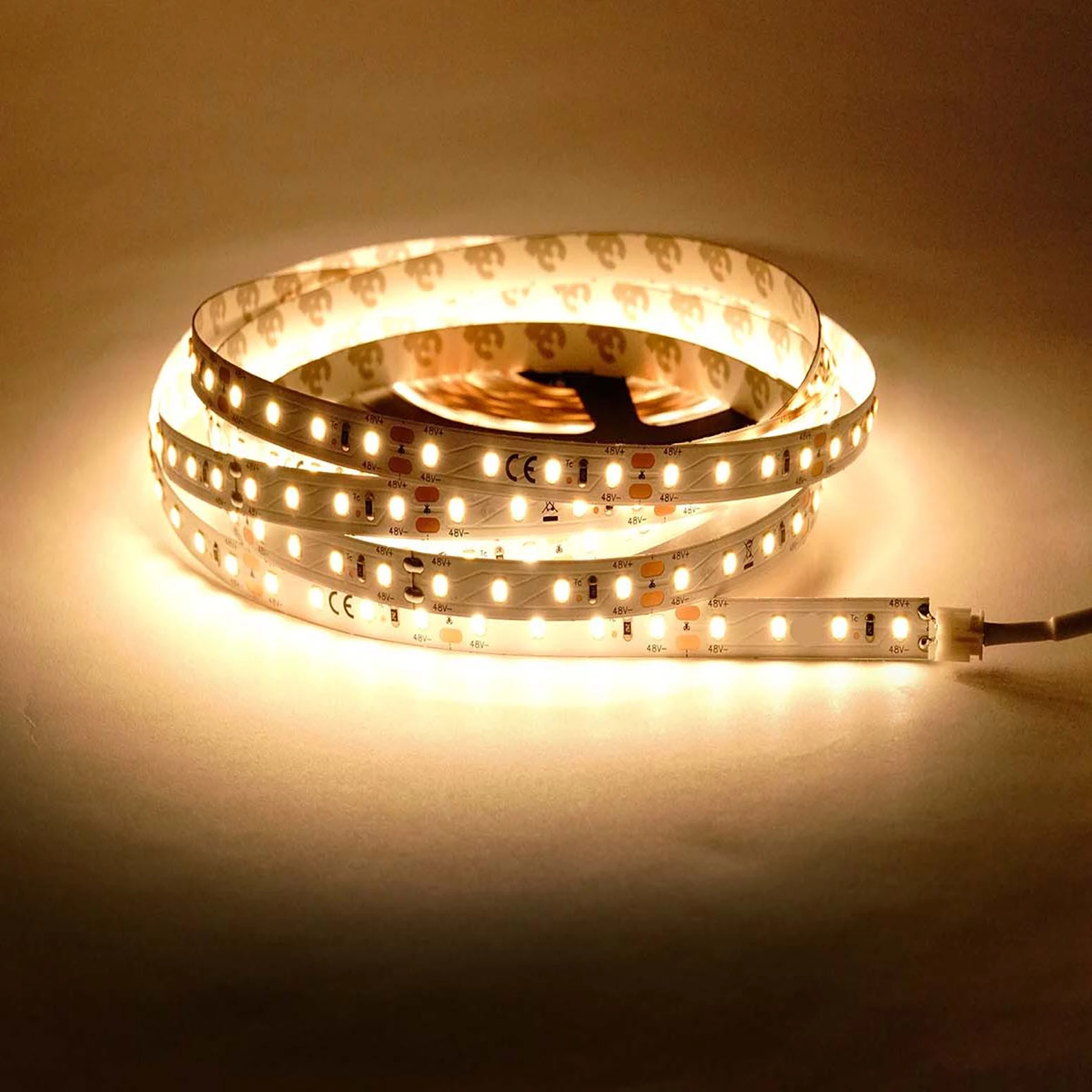 48V LED Streifen - warmweiß - alle 5cm teilbar - 10mm breit - 2870cm - 2296 LED Chips - 183,7 Watt - 17794 Lumen - mit 2 Steckerbuchsen - kein Löten - kein Anschlußkabel zum Netzteil