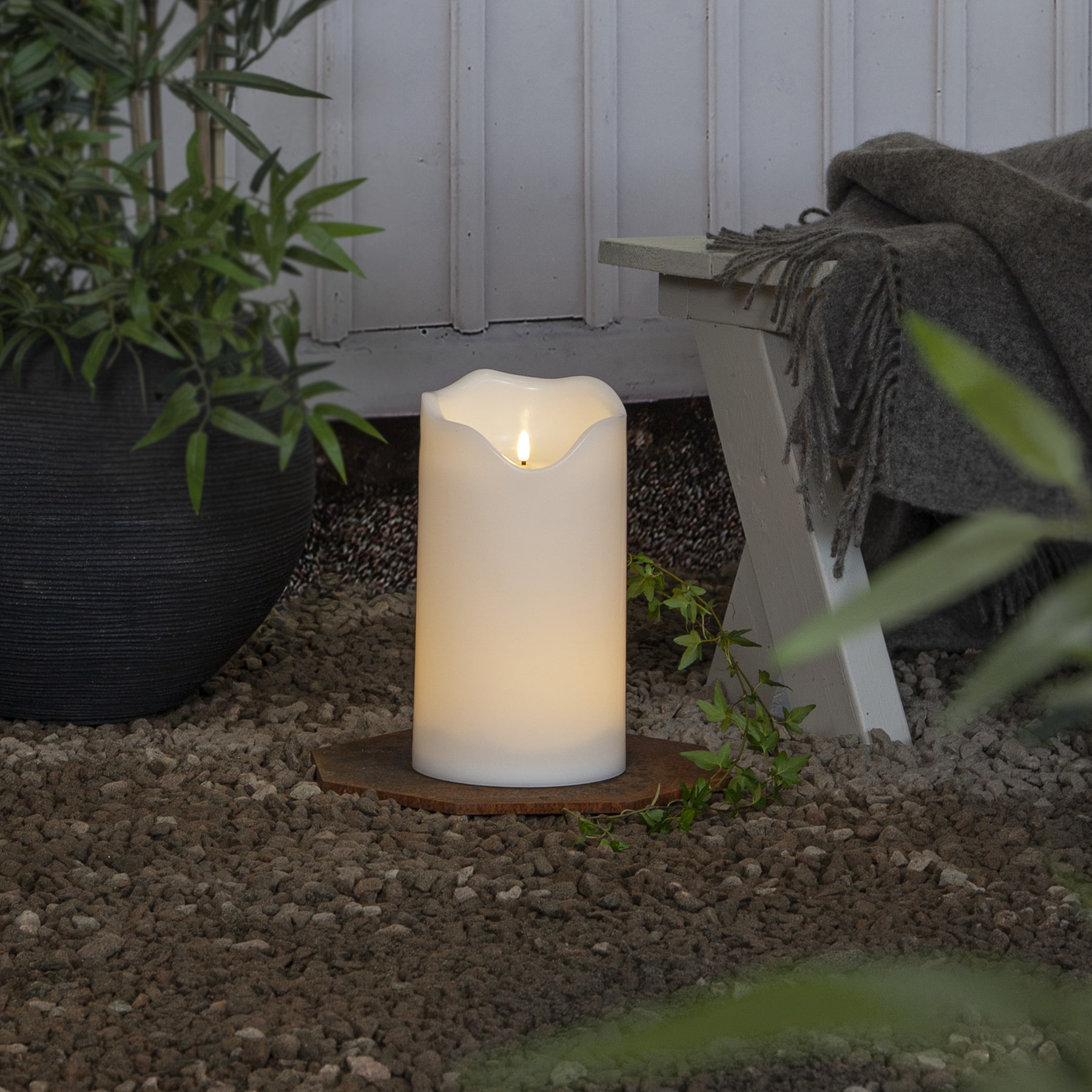 Flamme Grand - Kerze für außen - Weiß - Höhe: 30 cm - Batteriebetrieb - Timer - sanft flackernd