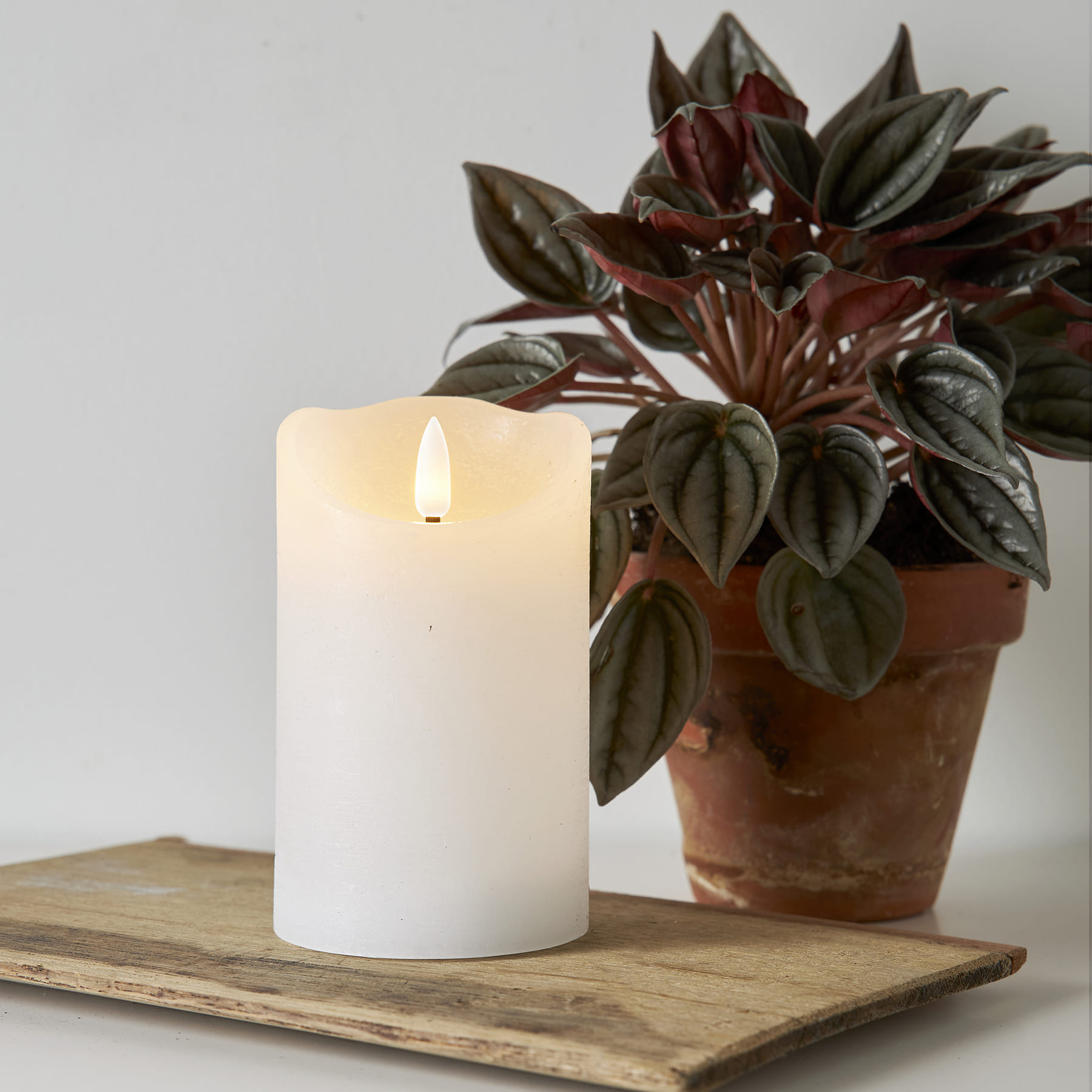 Flamme Rustic - Kerze für innen - Weiß - Höhe: 12,5 cm - Batteriebetrieb - Timer - flackernd