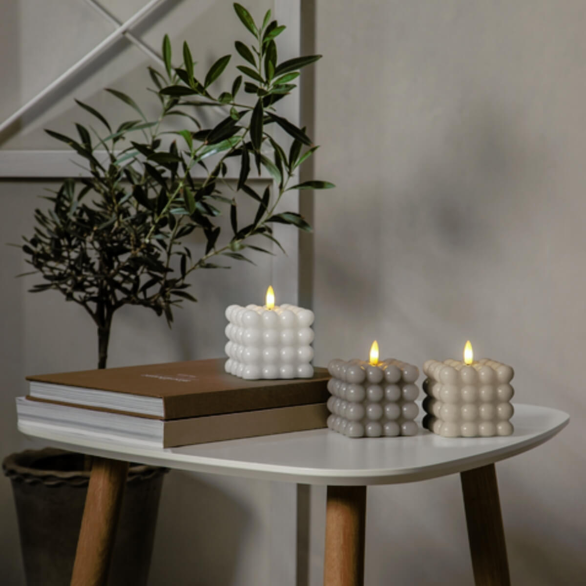 Flamme Dot - Kerze für innen - Beige - Höhe: 9,5 cm - Batteriebetrieb - Timer - flackernd