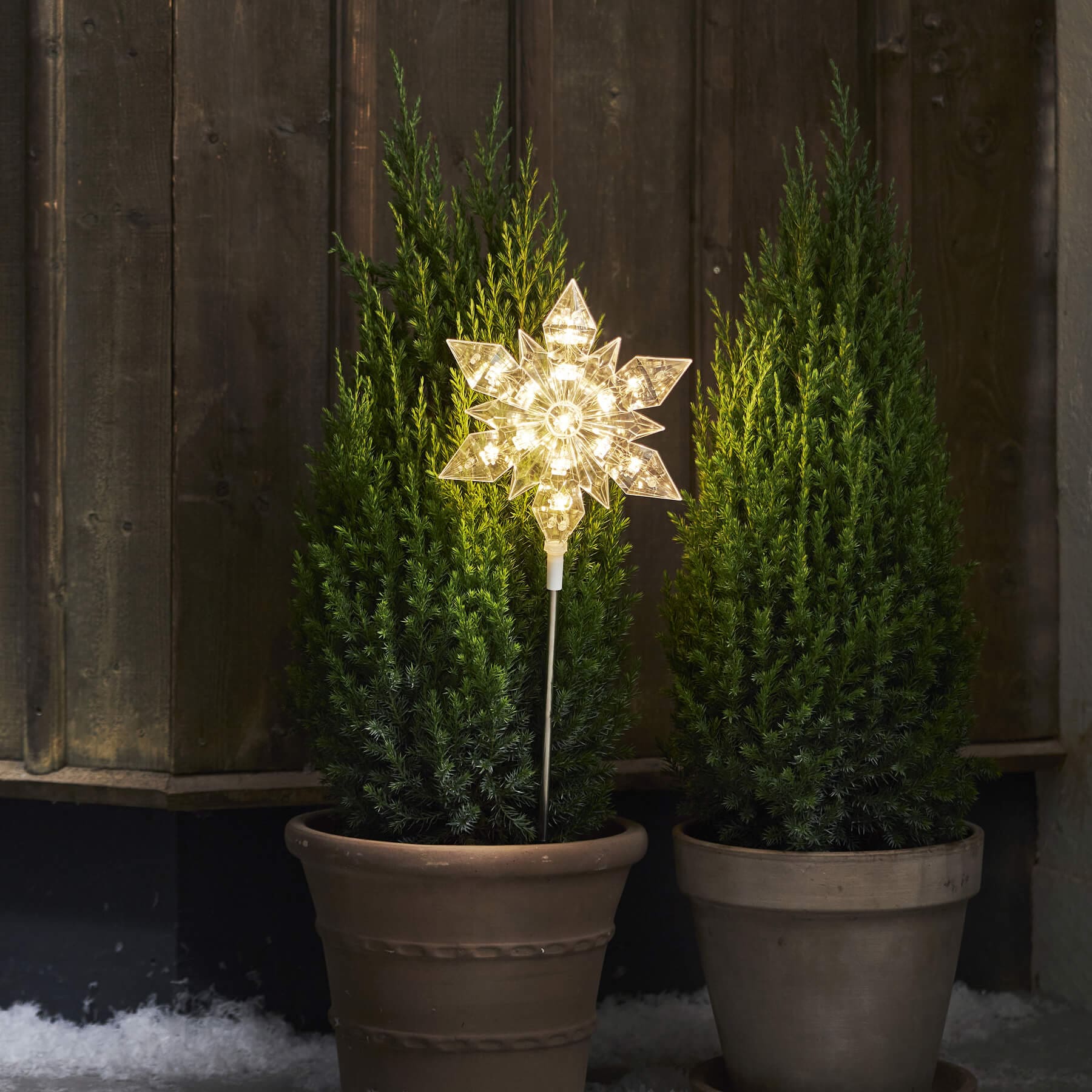 Flocke - Weihnachtsdeko für außen - mit Erdspieß - Timer - Batteriebetrieb - Neutralweiß
