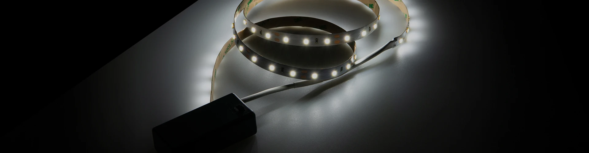 Header-LED-Streifen-mit-Batterie-DESK