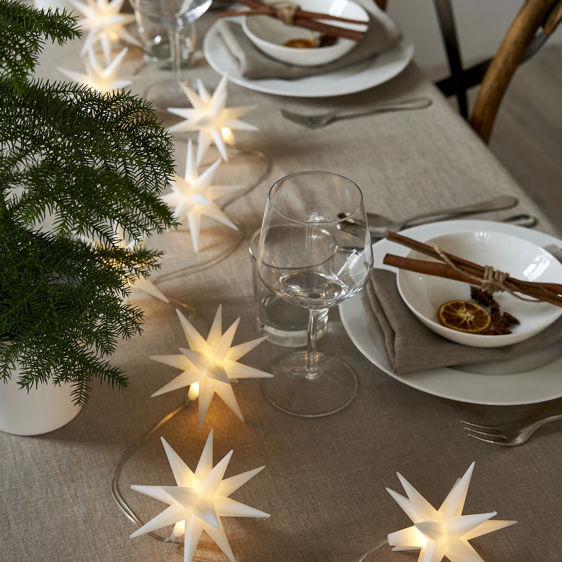 December - Deko Lichterkette für innen - 2,1 m - 8 LEDs - Timer - Batteriebetrieb - Warmweiß