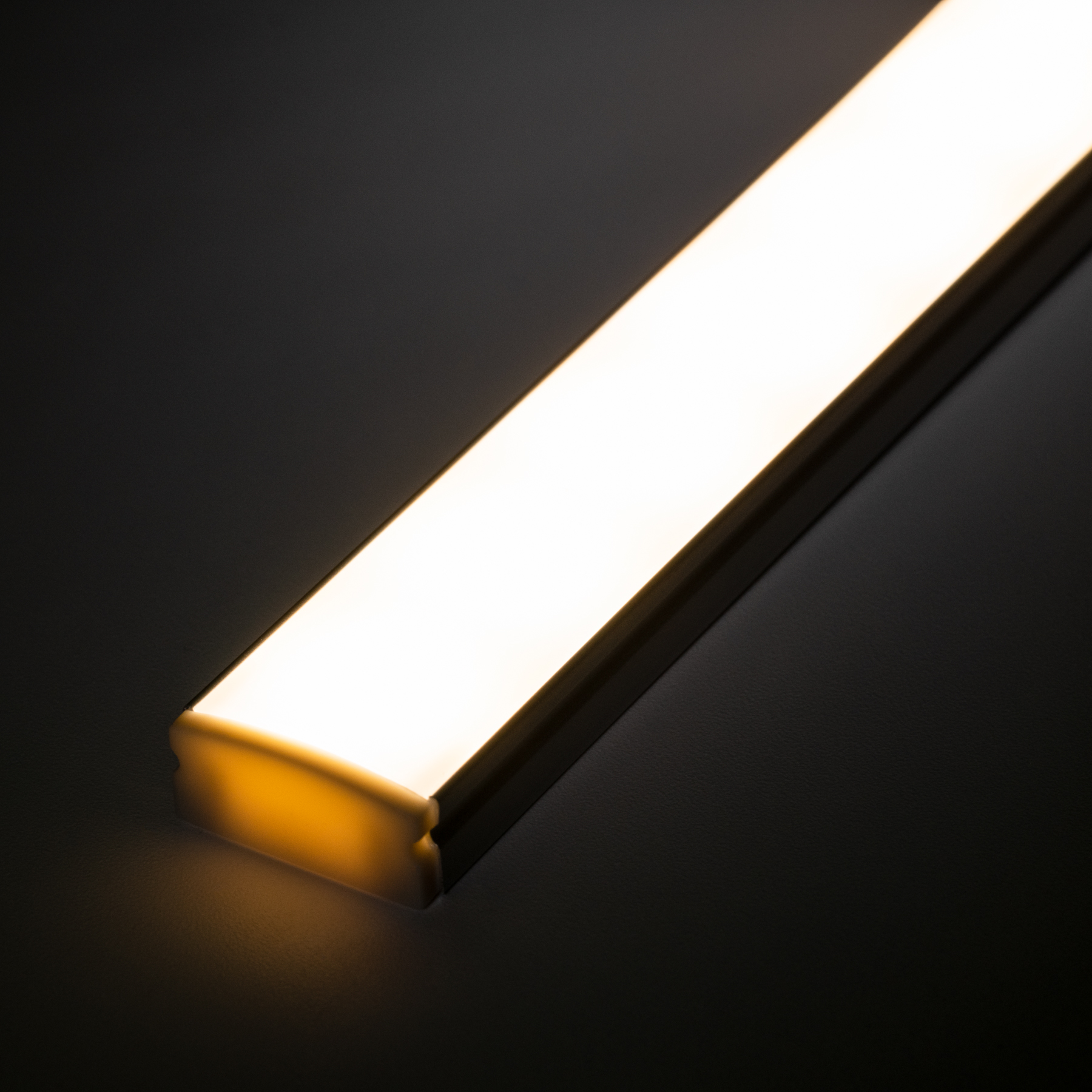 24V Slim-Line Aluminium LED Leiste - COB - Farbtemperatur einstellbar - diffuse Abdeckung - mit Ausgangskabel ( zum Anschluss einer weiteren LED- Leiste ) - 33cm - 182 LEDs - max. 6,6 Watt - 660 Lumen