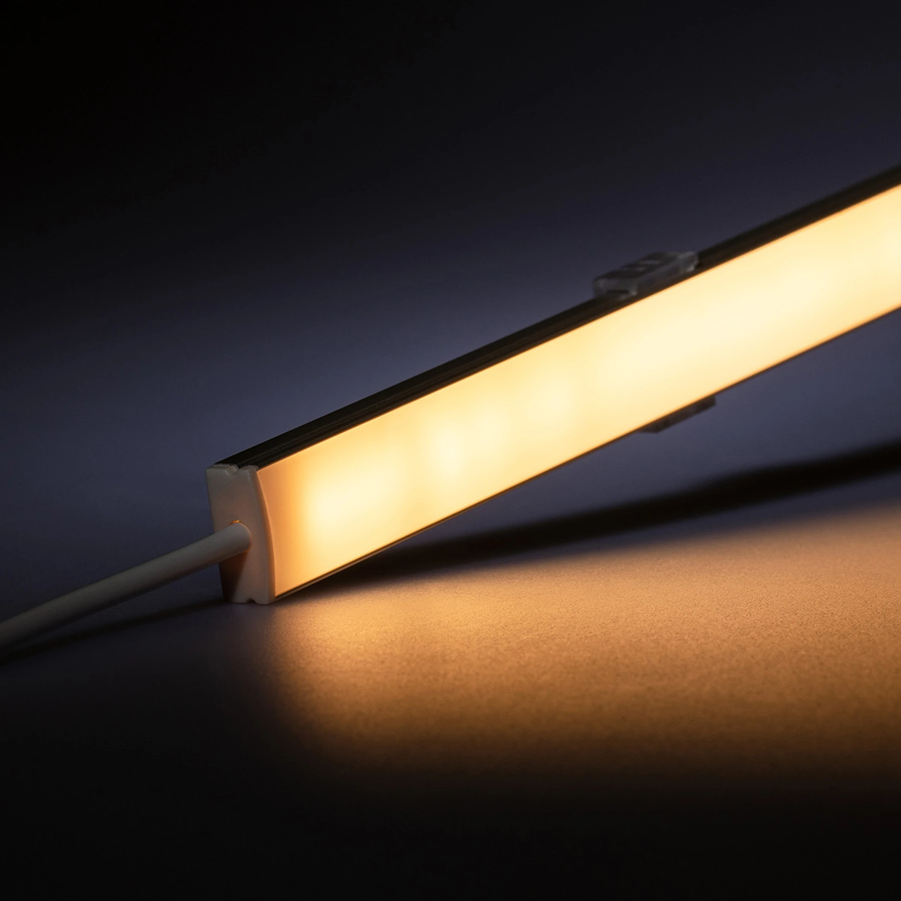 12V Slim-Line Aluminium LED Leiste - COB - warmweiß - diffuse Abdeckung - bis 3m Länge