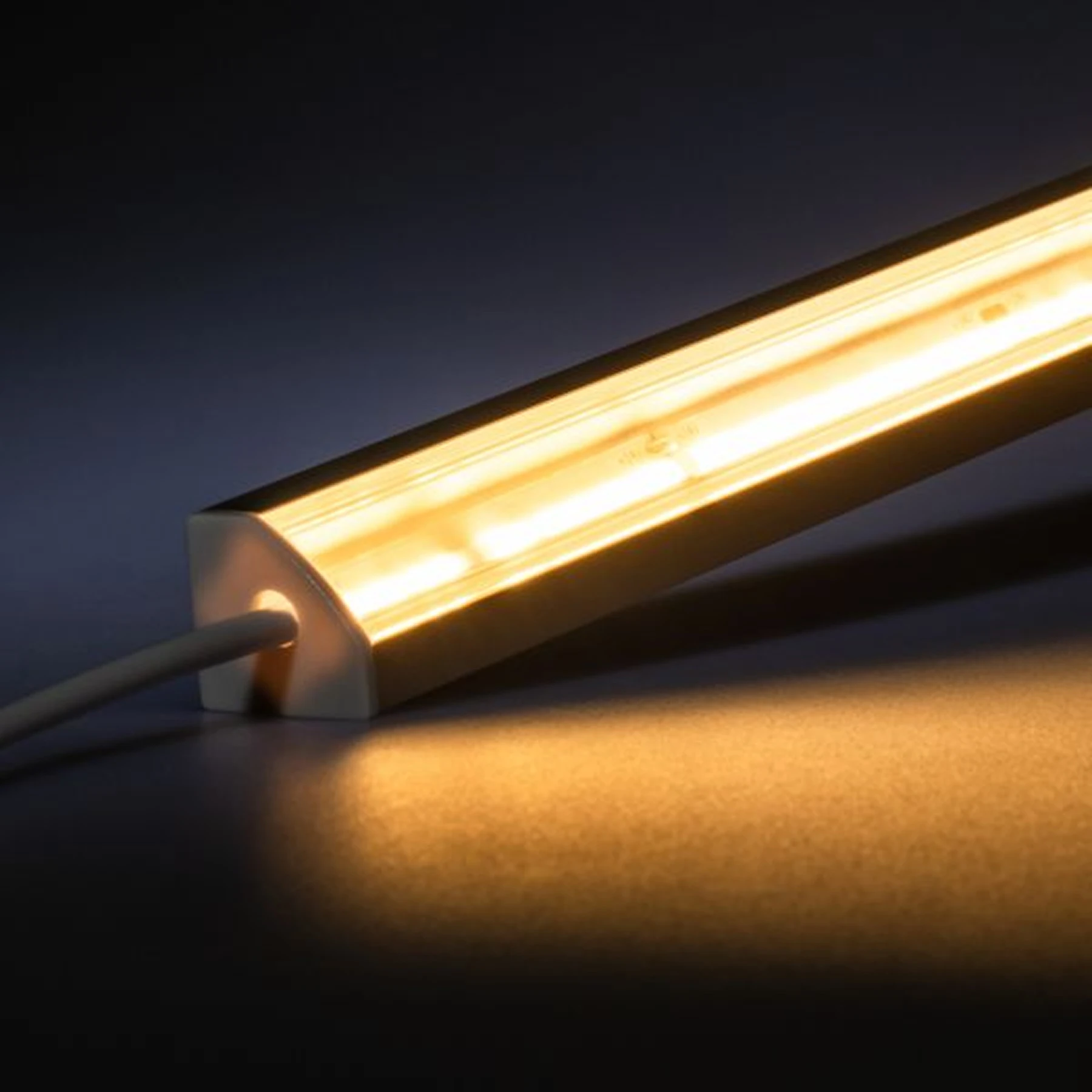 24V Aluminium LED Eckleiste – COB - warmweiß – transparente  Abdeckung