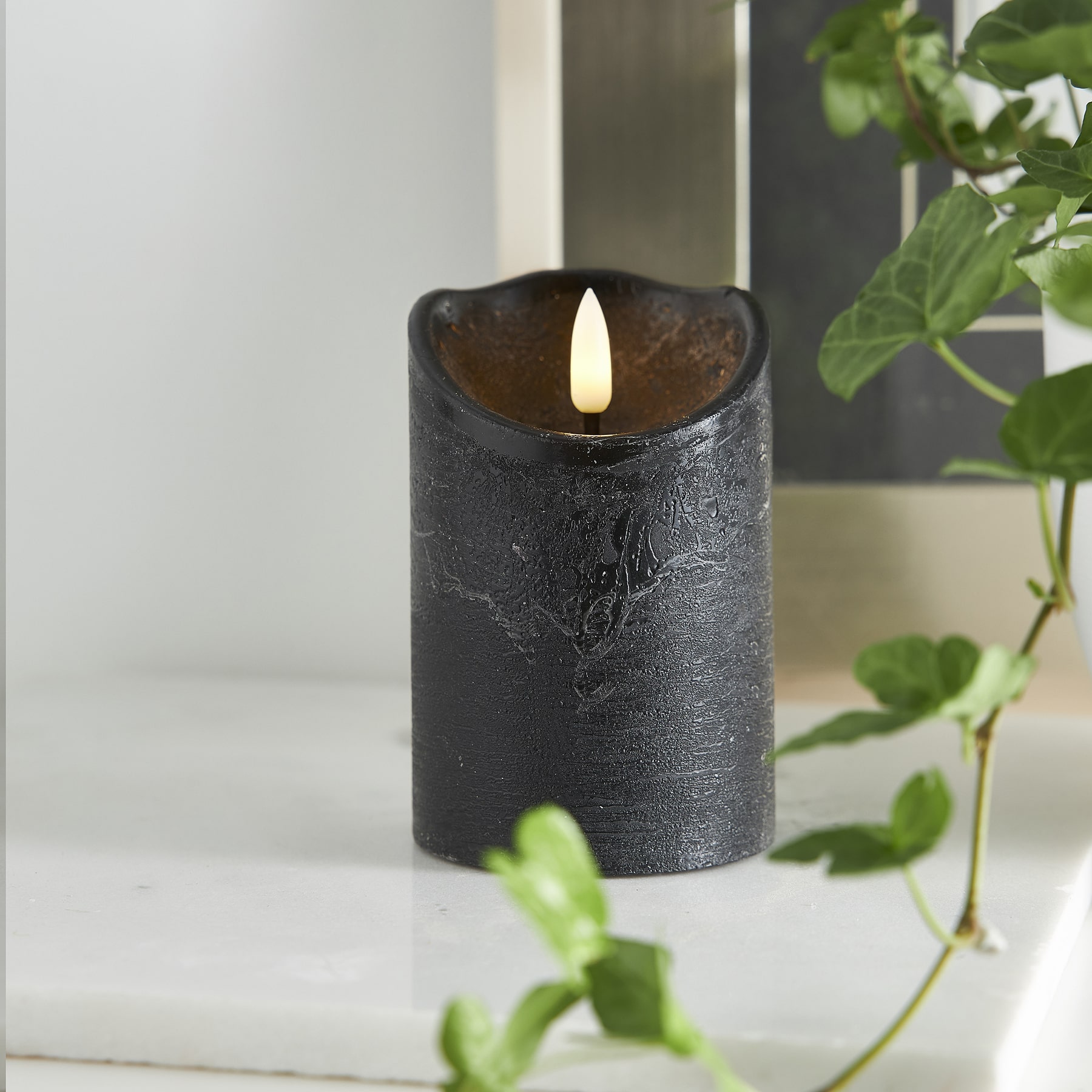 Flamme Rustic - Kerze für innen - Schwarz - Höhe: 12,5 cm - Batteriebetrieb - Timer - flackernd