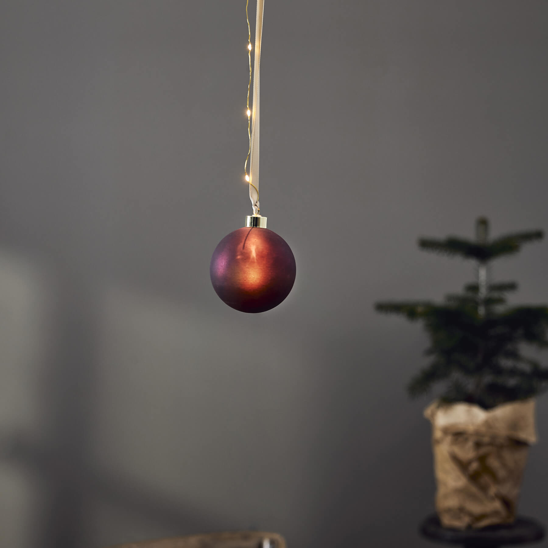 Bliss - Glaskugel - 10 cm - Glasfarbe: Rot - Timer - Batteriebetrieb - Lichtfarbe: Warmweiß
