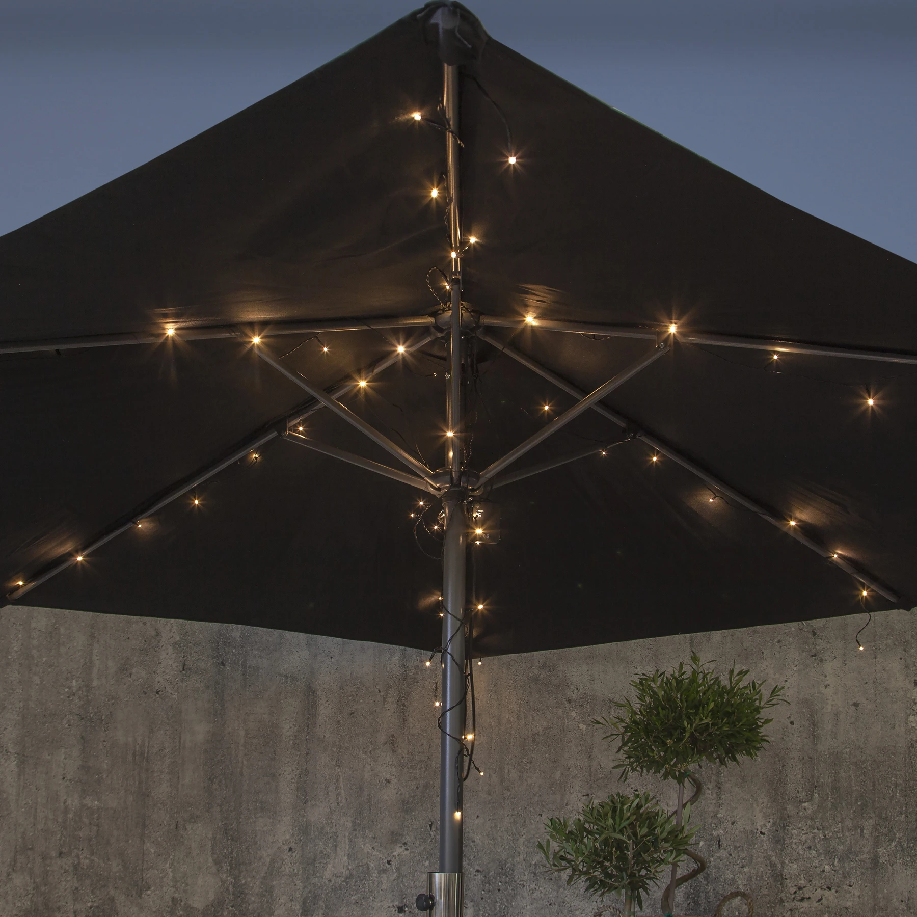 Battery - Lichterkette für außen - 2,7 m - 64 LEDs - Timer - Batteriebetrieb - Warmweiß