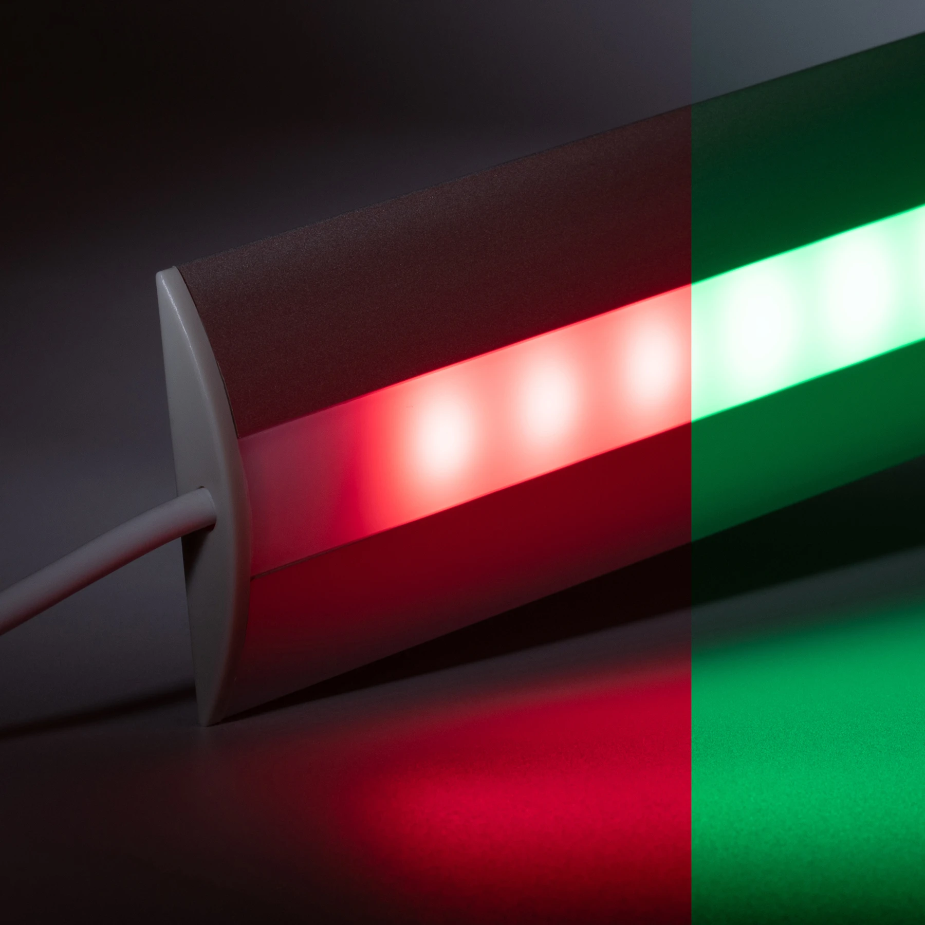 12V Aluminium Unterbau LED Leiste - RGB - diffuse Abdeckung - mit Ausgangskabel ( zum Anschluss einer weiteren LED- Leiste ) - 28cm - 15 LEDs - 3,5 Watt - 130 Lumen
