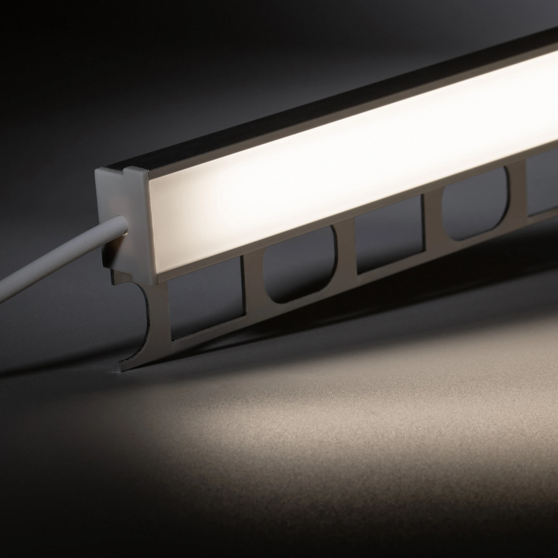 24V wasserfeste Fliesen LED Leiste - COB - neutralweiß - diffuse Abdeckung - IP65