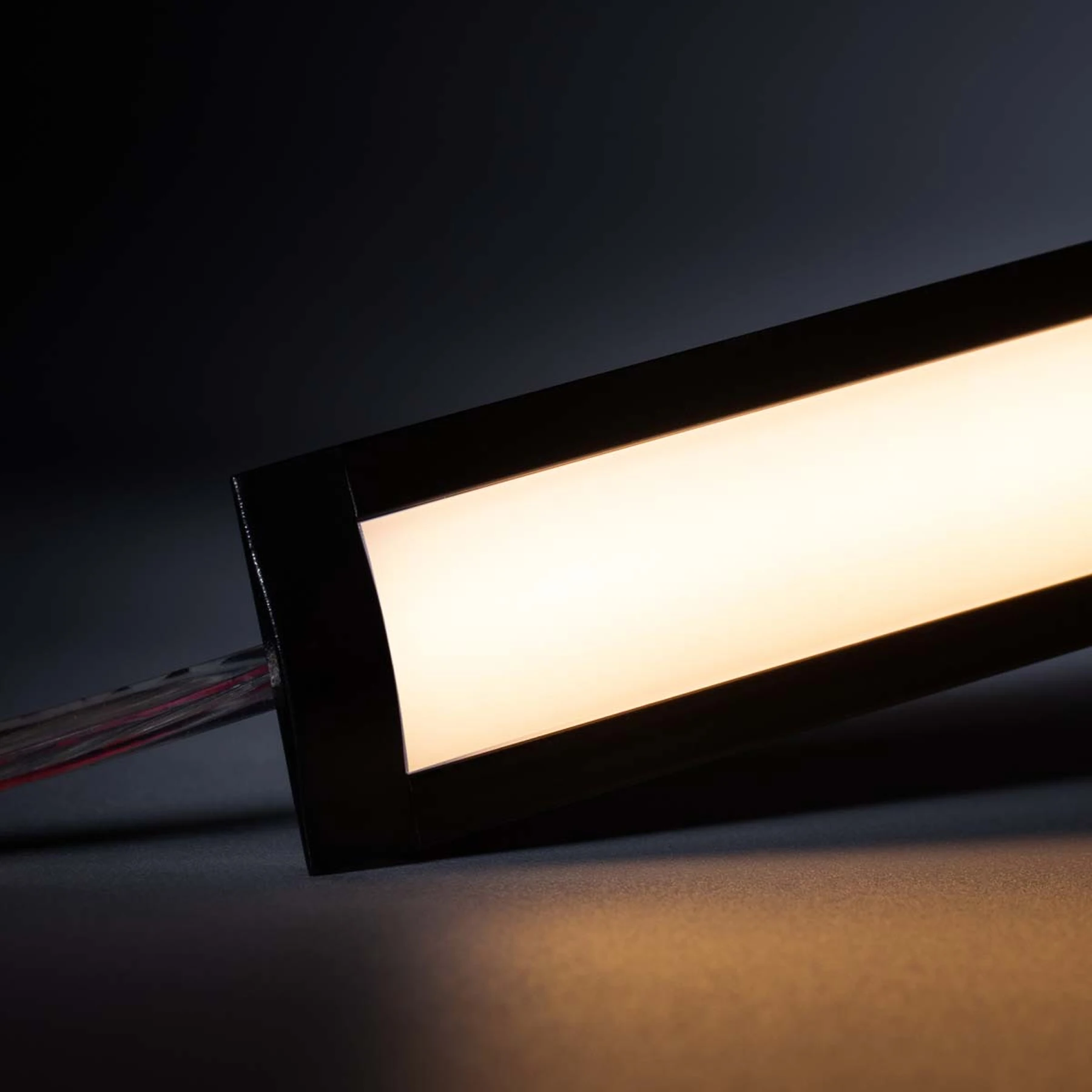24V Black Line Aluminium Einbau LED Leiste - COB - warmweißes Licht - diffuse Abdeckung