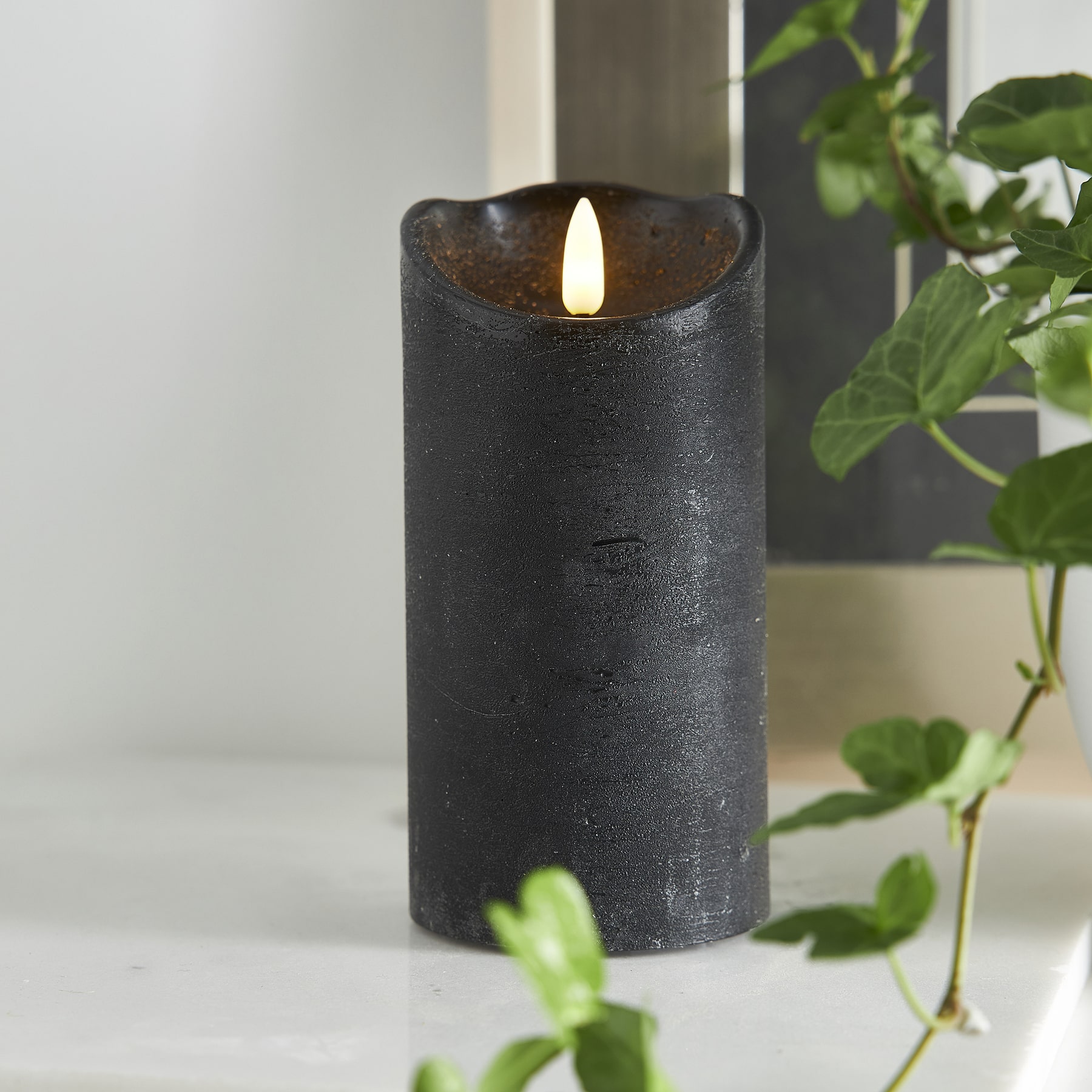 Flamme Rustic - Kerze für innen - Schwarz - Höhe: 15 cm - Batteriebetrieb - Timer - flackernd
