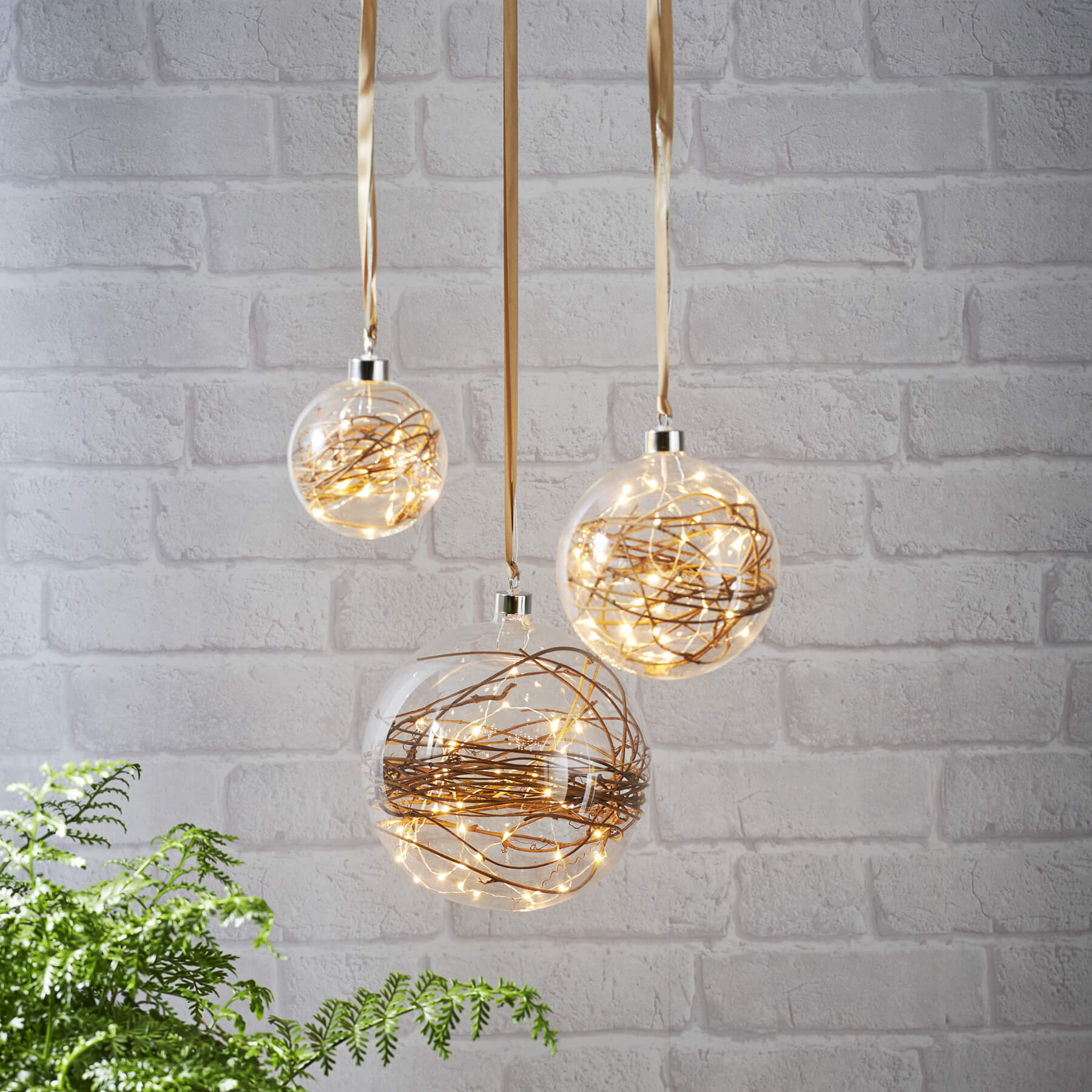 Glow - Glaskugel - 10 cm - Glasfarbe: transparent - Timer - Batteriebetrieb - Lichtfarbe: Warmweiß