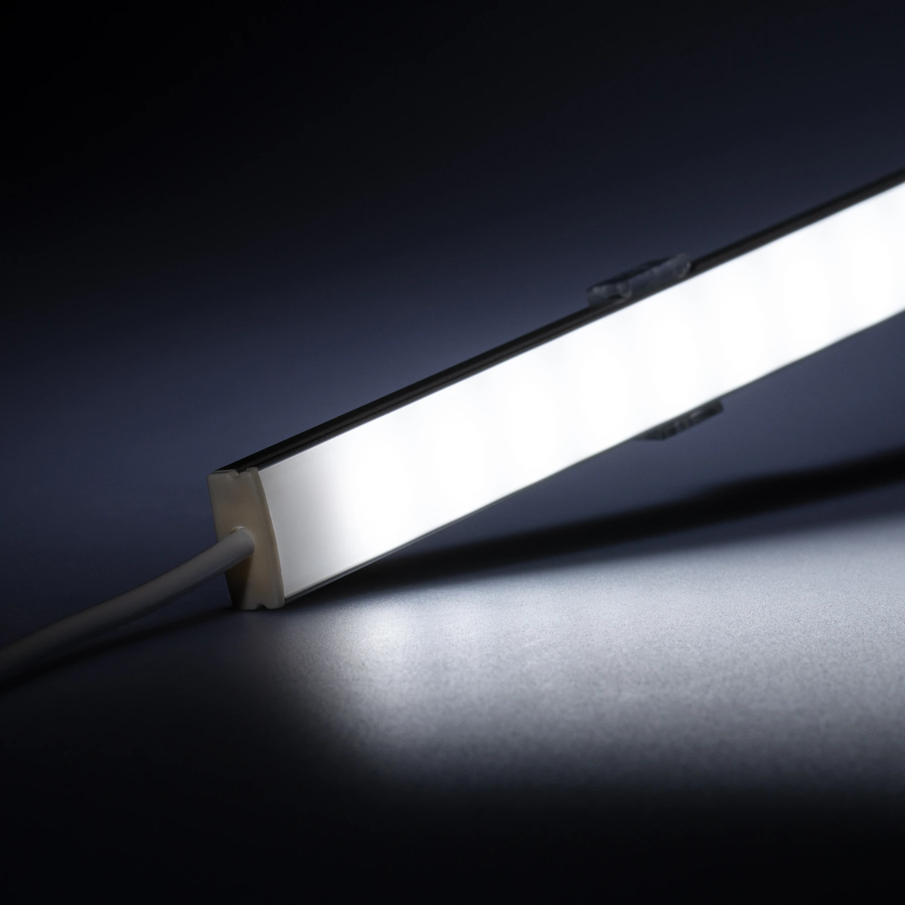 12V Slim-Line Aluminium LED Leiste - Lichtfarbe: kaltweiß - diffuse Abdeckung - bis 3m