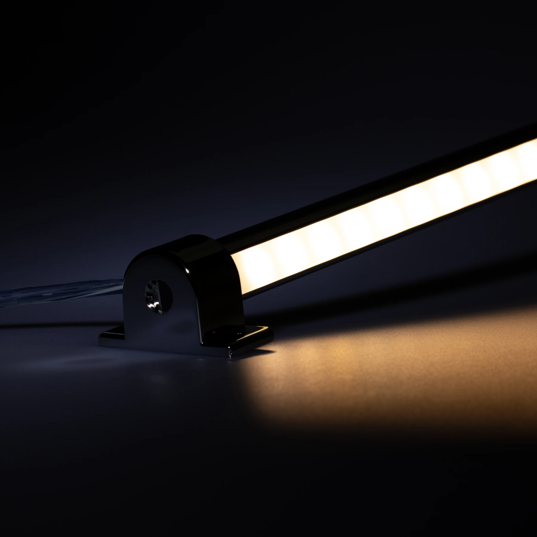 wasserfestes 24V LED Leisten Set mit Steuerung und Netzteil, 100cm Länge, Lichtfarbe warmweiß, IP65