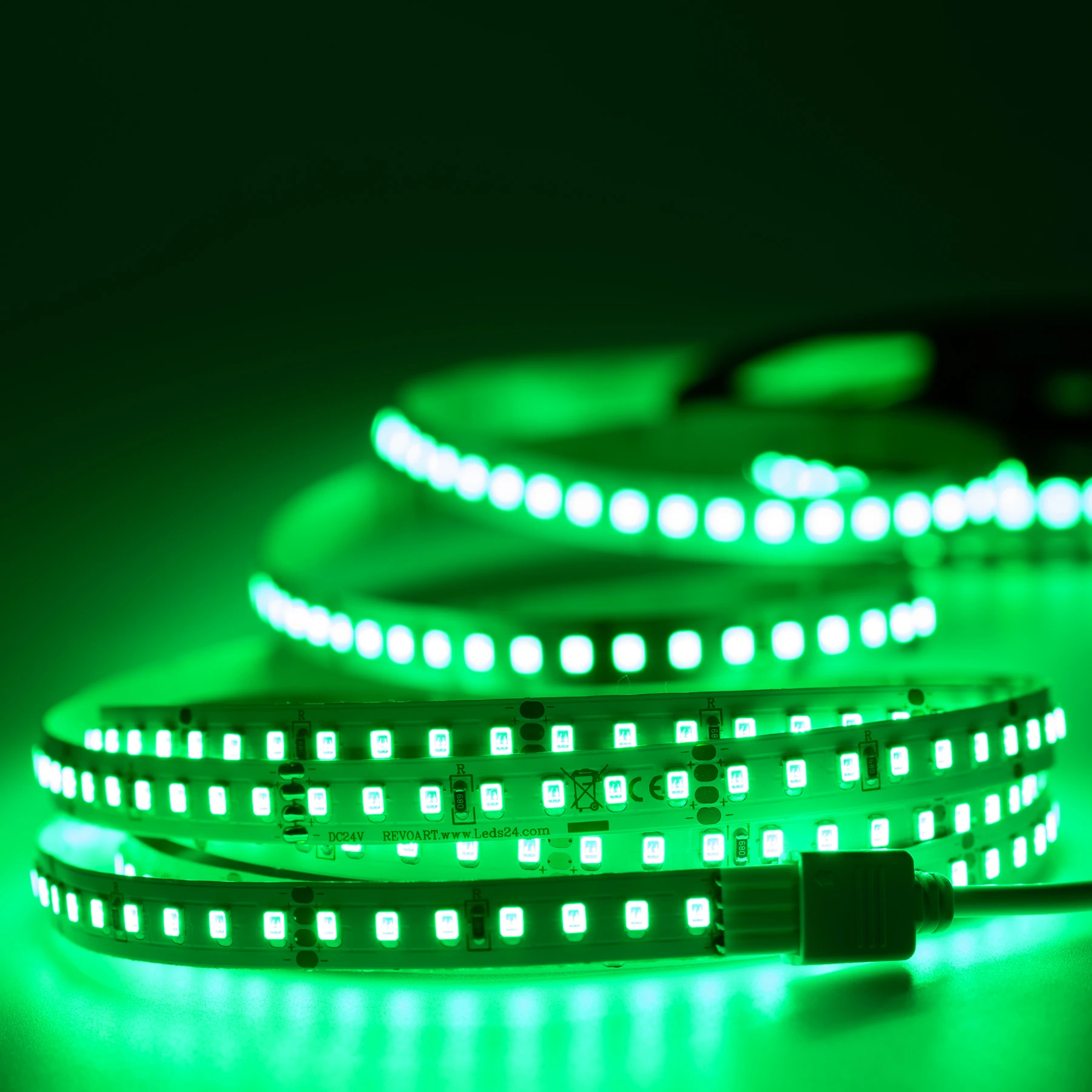 24V LED Streifen - grün - 140 LEDs je Meter - alle 5cm teilbar - 100cm Anschlußkabel zum Netzteil - mit 2 Steckerbuchsen - kein Löten - 25cm - 35 LEDs - 5 Watt