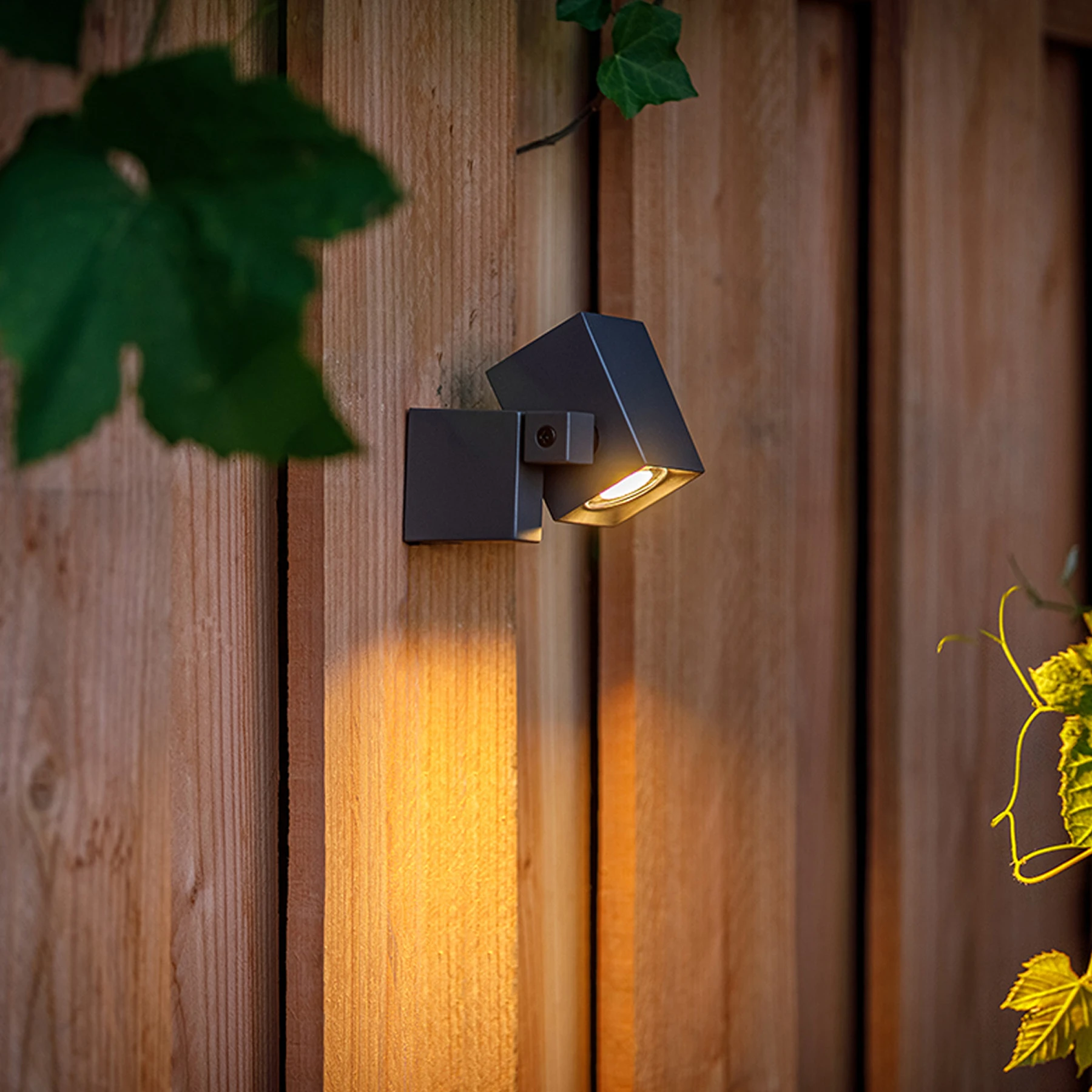 12V Wandleuchte - 1,8W - Lichtfarbe: warmweiß - IP44