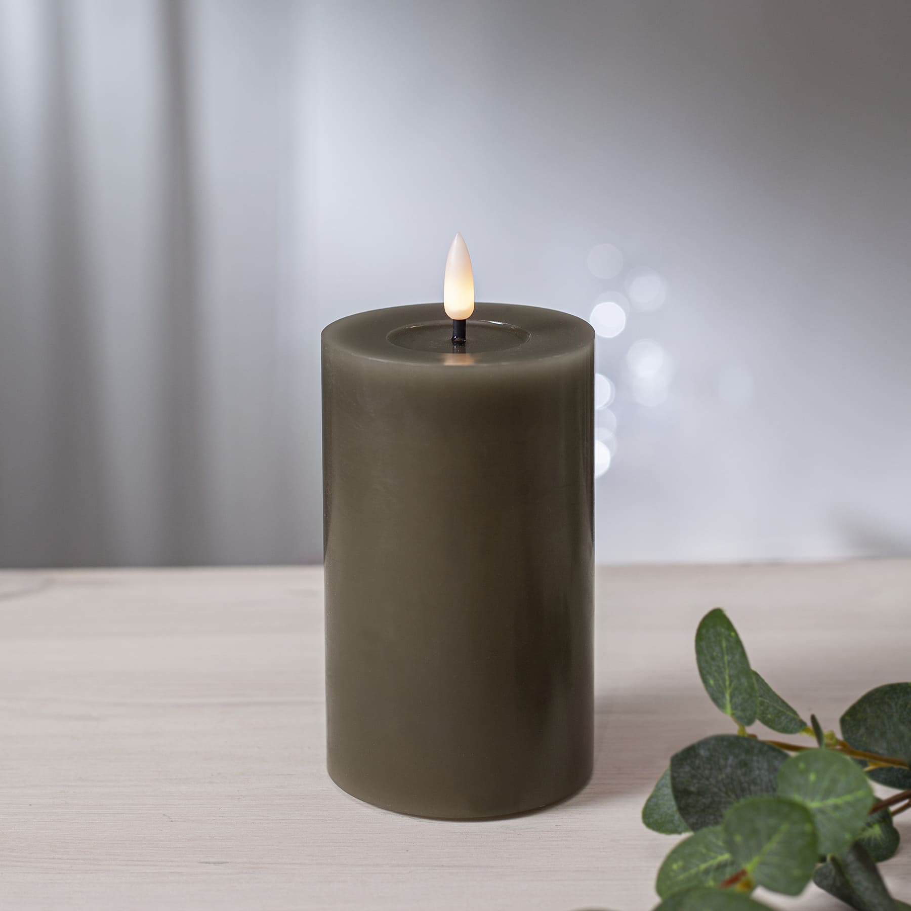 Flamme Flow - Kerze für innen - Braun - Höhe: 15 cm - Batteriebetrieb - Timer - flackernd