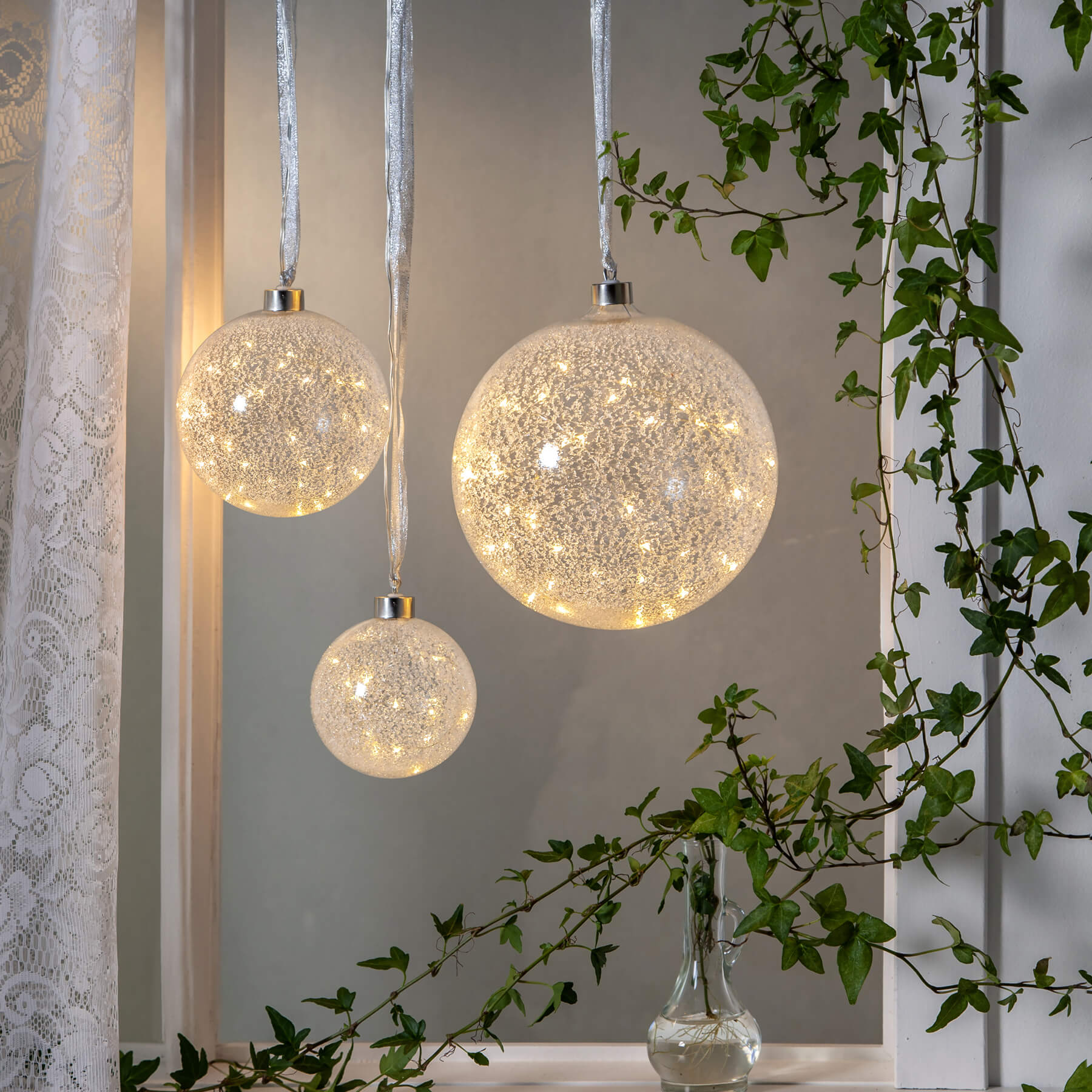 Glow - Glaskugel - 10 cm - Glasfarbe: satiniert - Timer - Batteriebetrieb - Lichtfarbe: Warmweiß