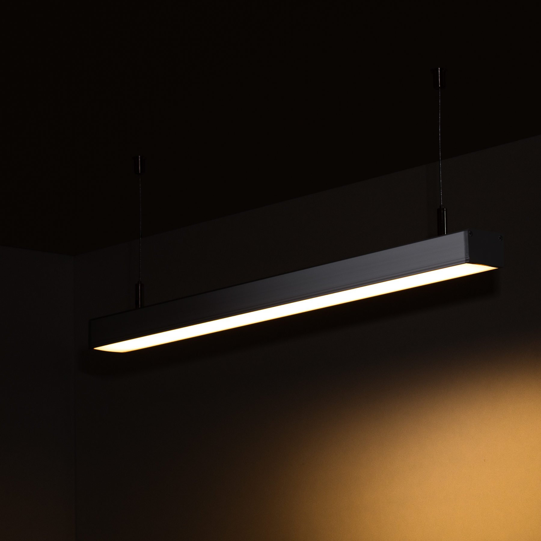 24V Aluminium LED Pendelleuchte - warmweiß - linear - diffuse Abdeckung, bis 3m Länge