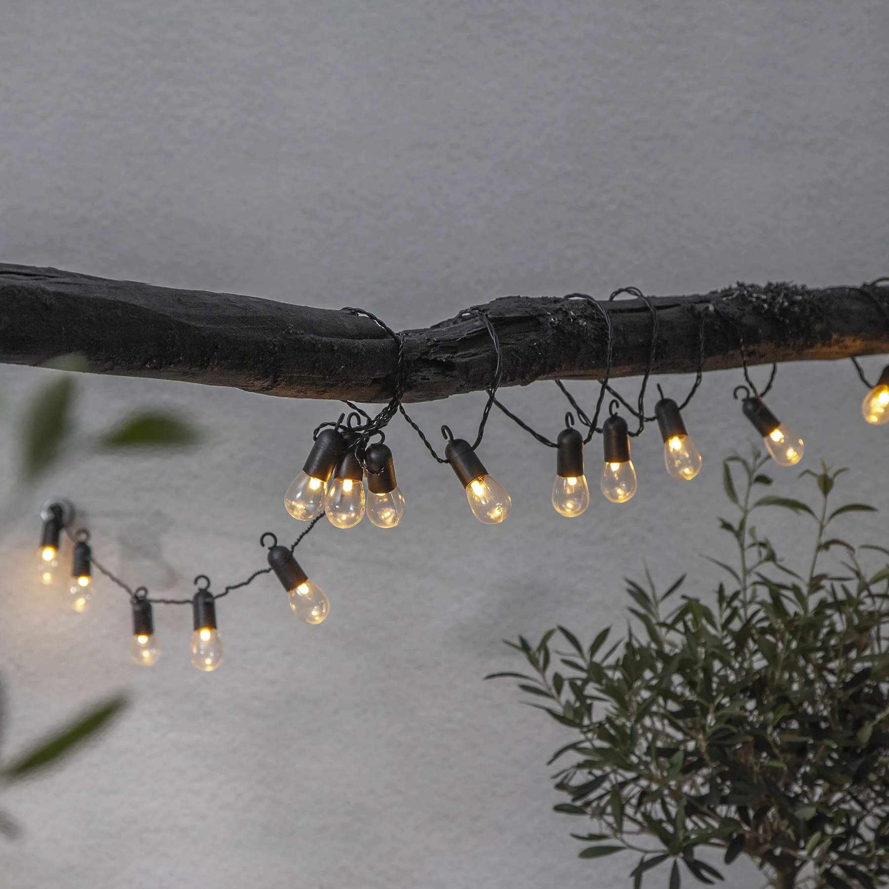 Small Hooky - Lichterkette für außen - 4,5 m - 16 LEDs - Netzbetrieb - Warmweiß