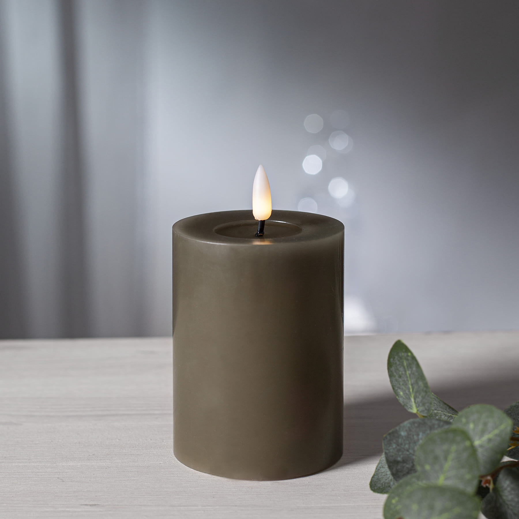 Flamme Flow - Kerze für innen - Braun - Höhe: 12,5 cm - Batteriebetrieb - Timer - flackernd