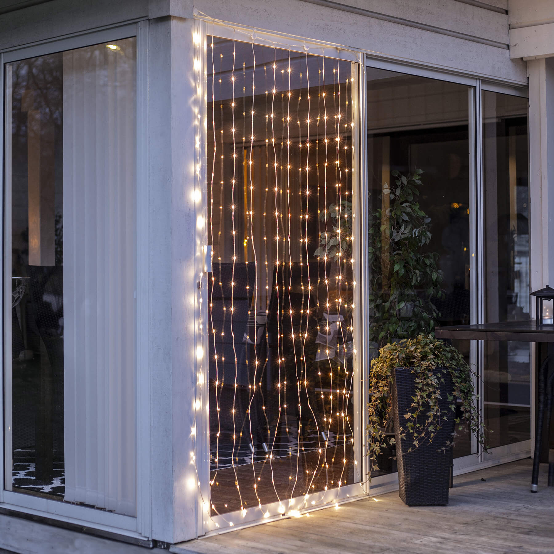 Sherrie - Lichtervorhang für außen - 1 m - 200 LEDs - Netzbetrieb - Warmweiß