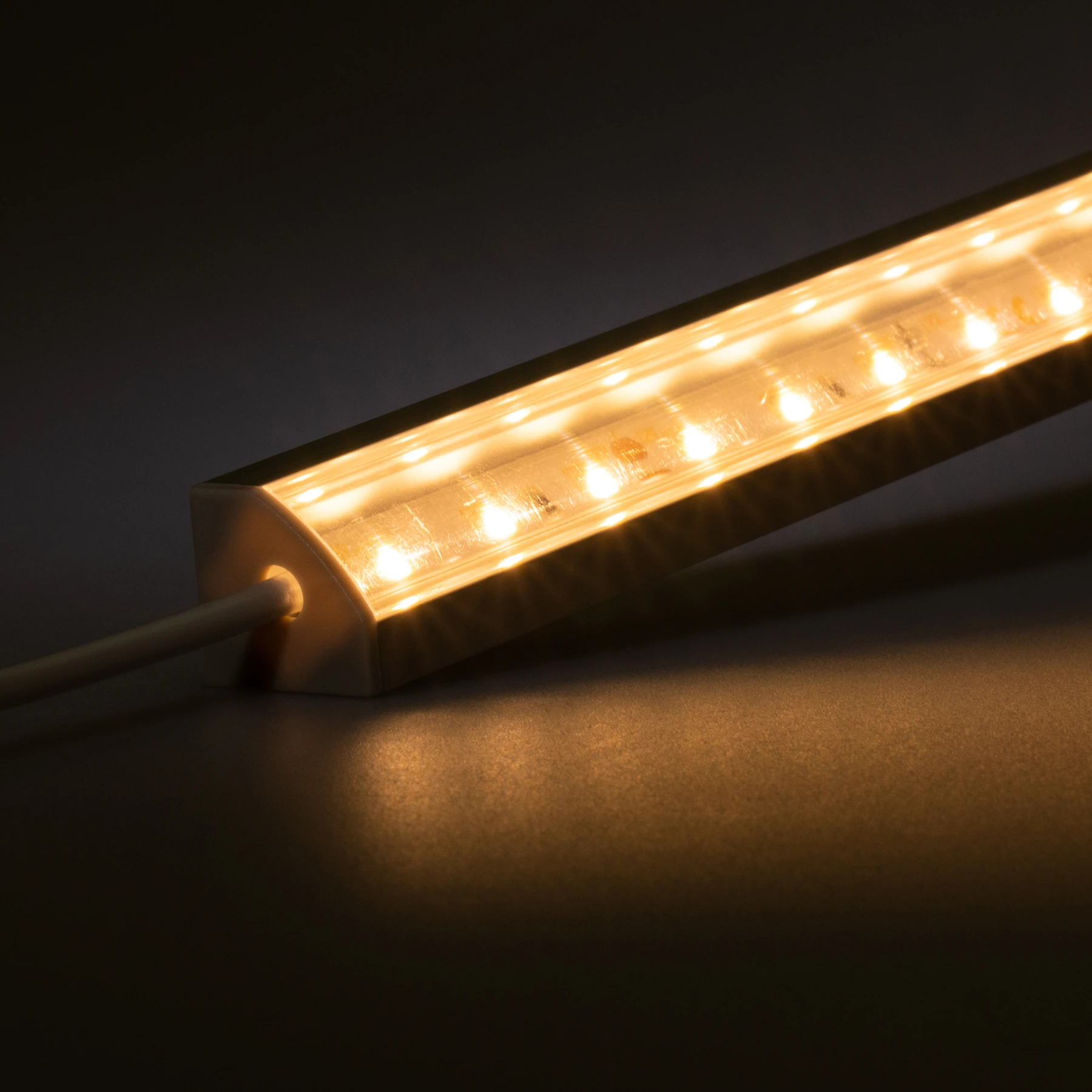 12V Aluminium LED Eckleiste - High Power - warmweiß - transparente Abdeckung