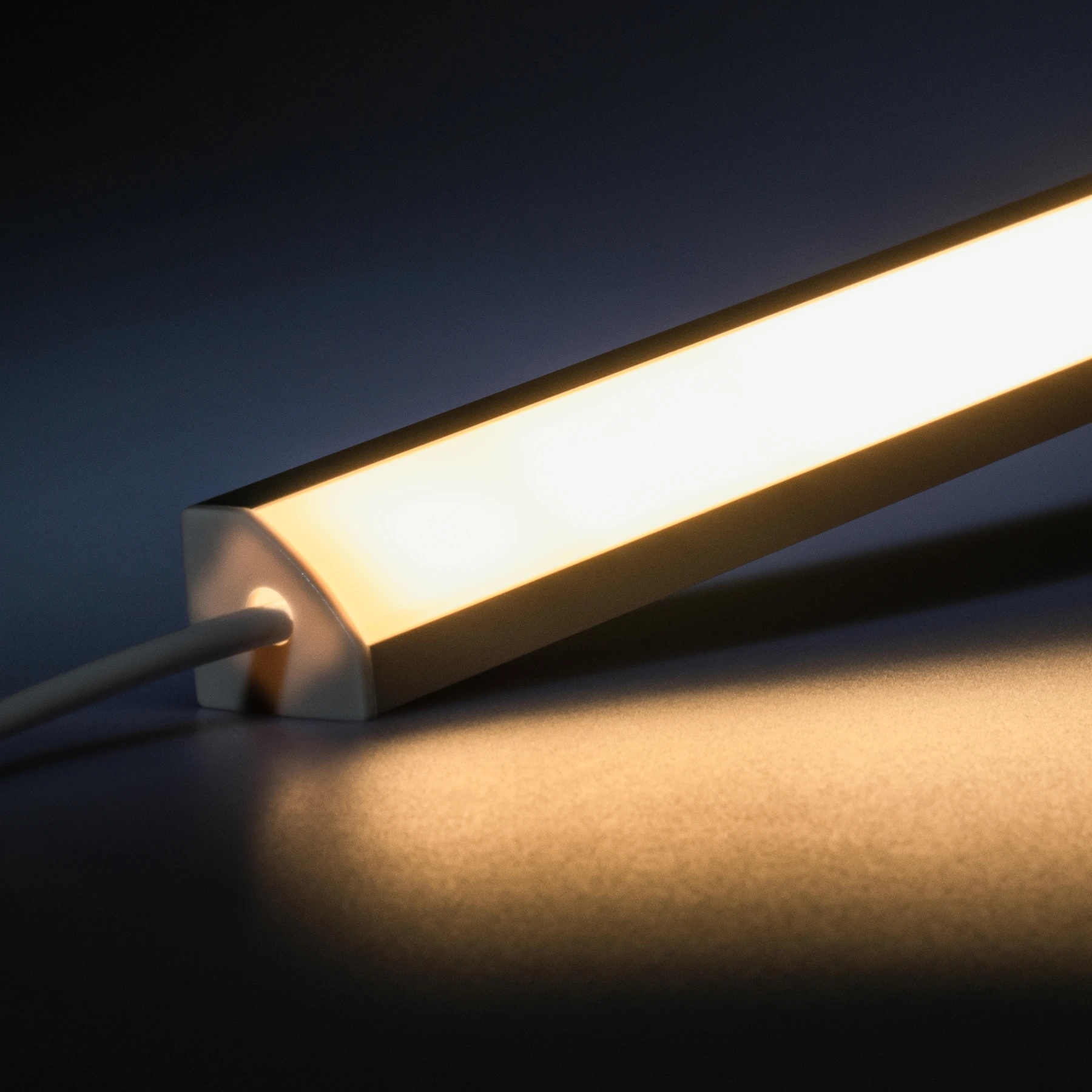 24V LED Eckleisten Set mit FB, Netzteil und Bewegungsmelder, 98cm Länge, Lichtfarbe warmweiß