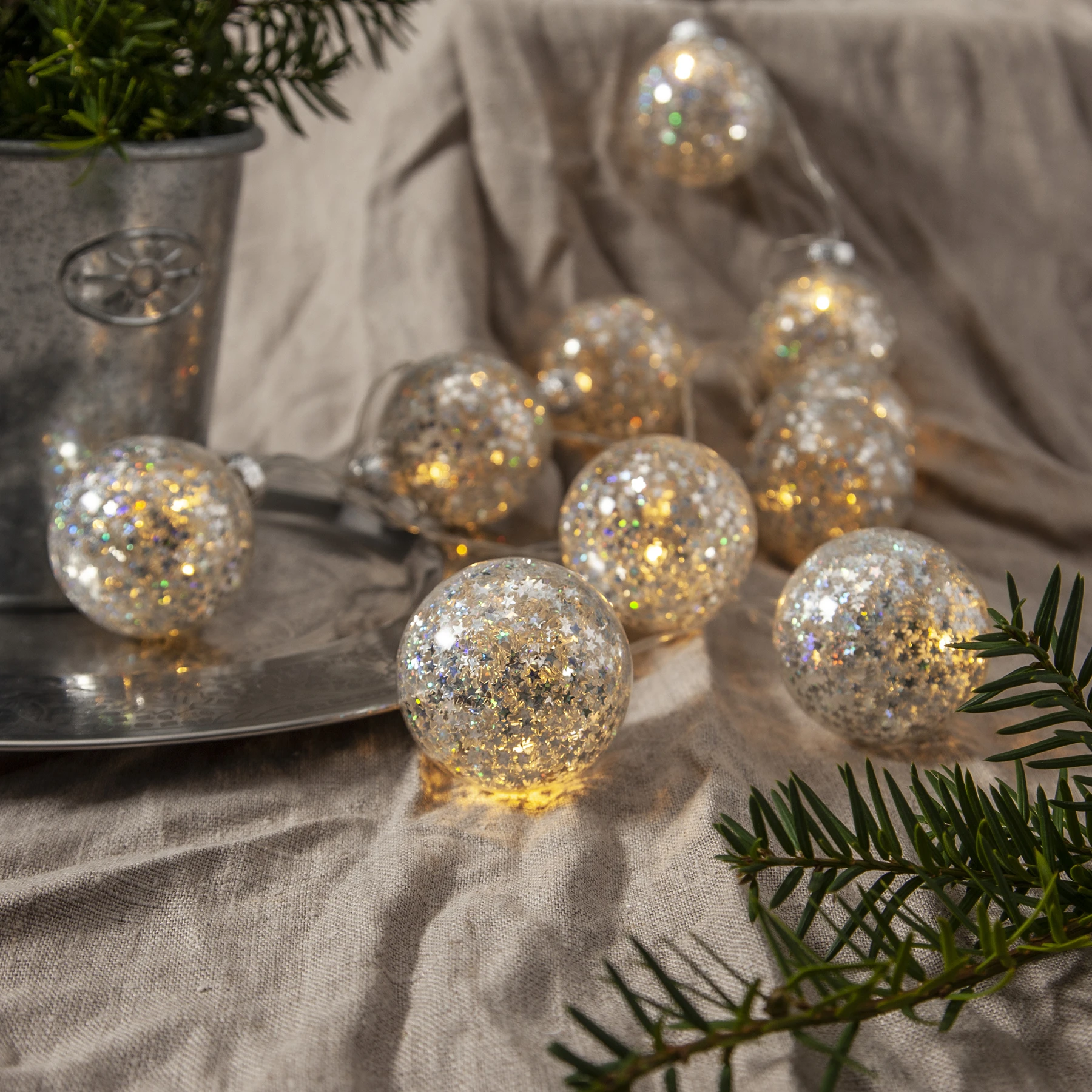 Glitter - Deko Lichterkette für innen - 1,3 m - 10 LEDs - Timer - Batteriebetrieb - Warmweiß