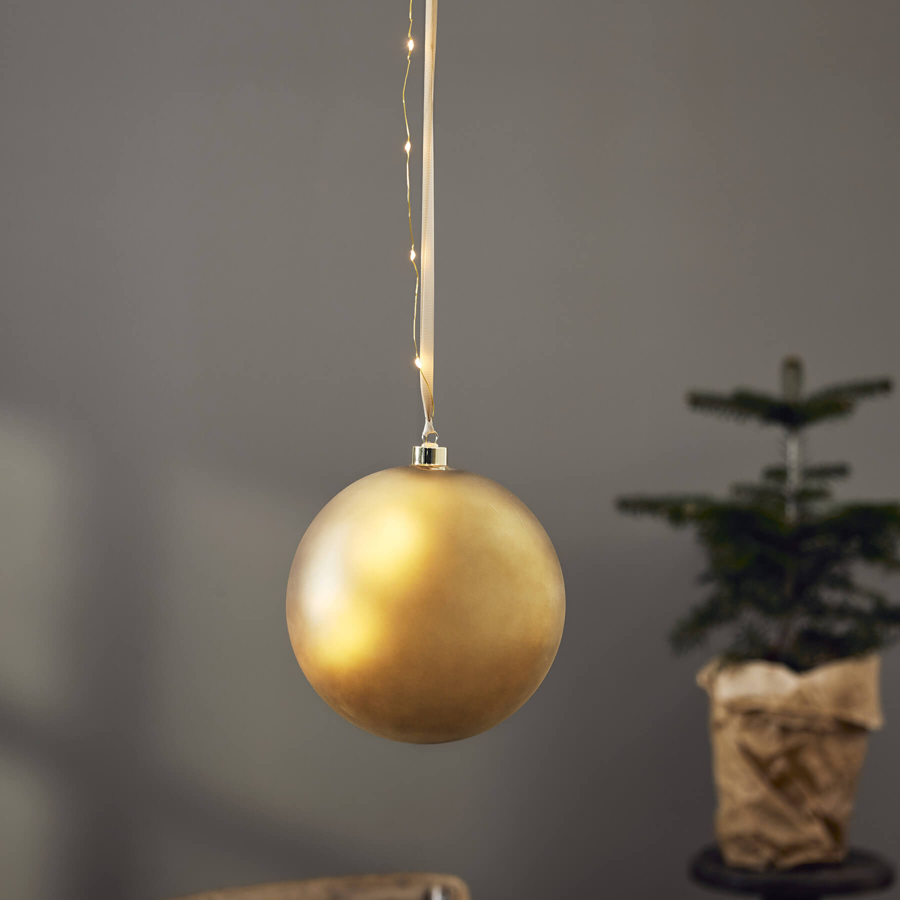 Bliss - Glaskugel - 20 cm - Glasfarbe: Gold - Timer - Batteriebetrieb - Lichtfarbe: Warmweiß