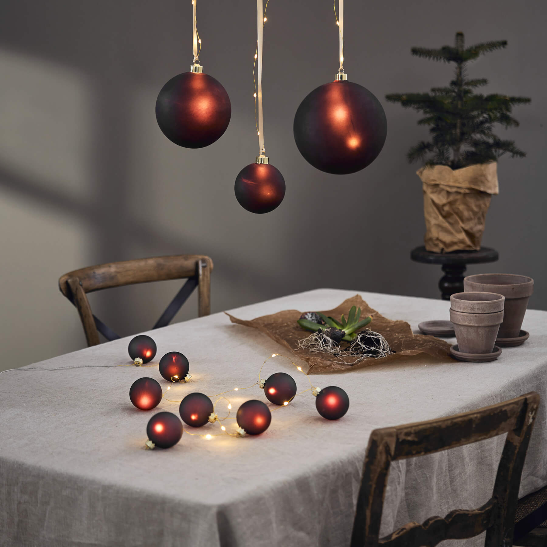 Bliss - Glaskugel - 10 cm - Glasfarbe: Rot - Timer - Batteriebetrieb - Lichtfarbe: Warmweiß