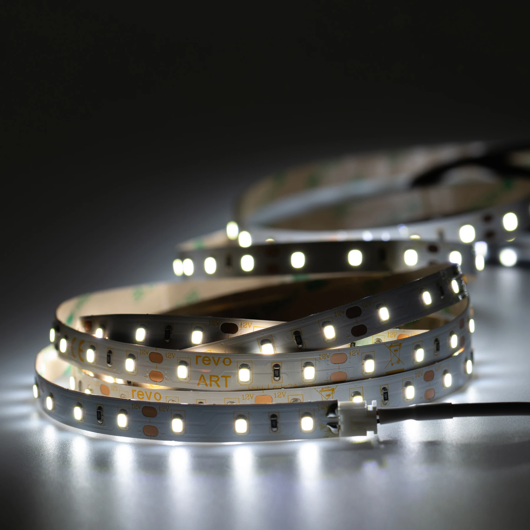 12V LED Streifen - weiß - 60 LEDs je Meter - alle 5cm teilbar - 5cm - 3 LED Chips - 1 Watt - 35 Lumen - ohne Steckerbuchsen 2polig - kein Anschlußkabel zum Netzteil