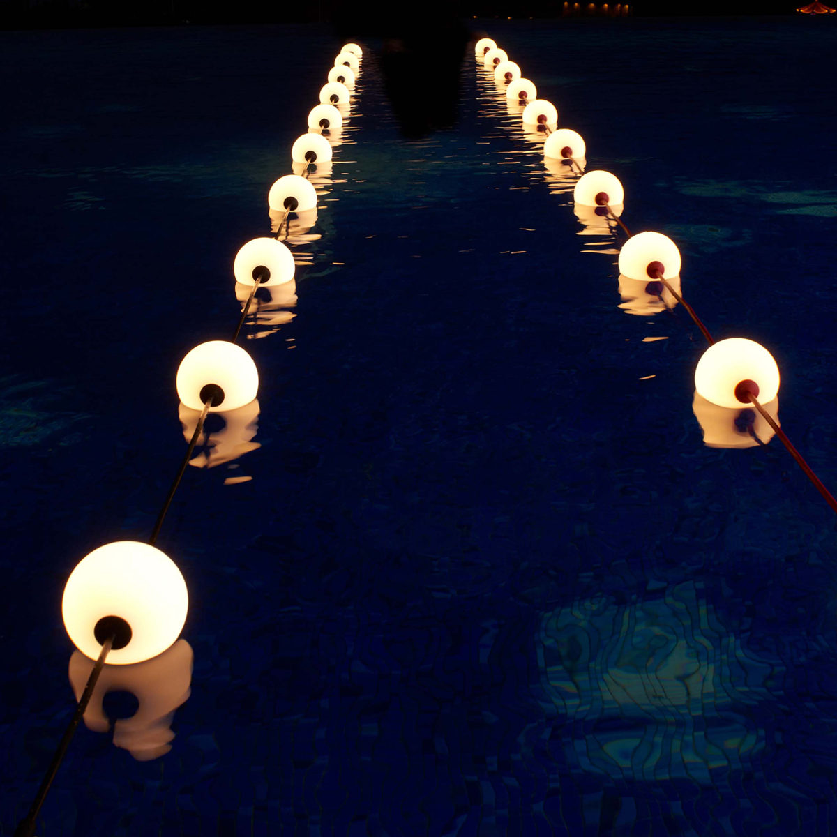 LED - Lichterkette mit 6 Lichtkugeln in 5,5m Länge und Solarpanel - für Außen,warmweiß,wasserfest