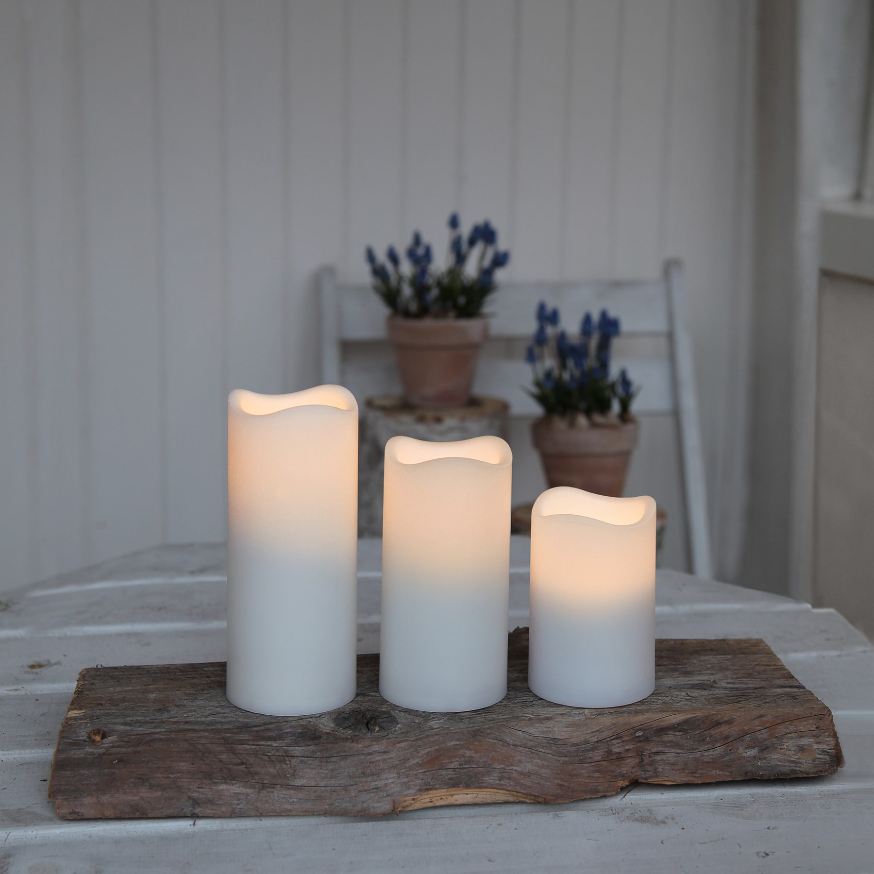 Kerzen Set für außen - Weiß - Höhe: 11,5/ 15/ 18 cm - Batteriebetrieb - Timer - flackernd