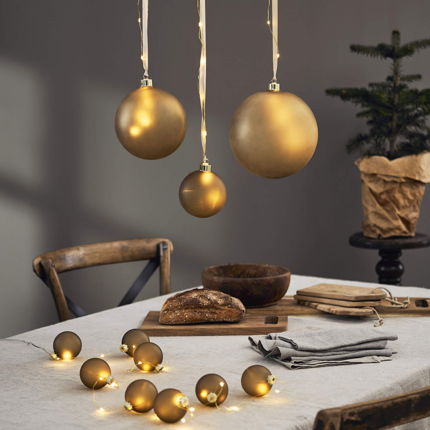 Bliss - Glaskugel - 10 cm - Glasfarbe: Gold - Timer - Batteriebetrieb - Lichtfarbe: Warmweiß