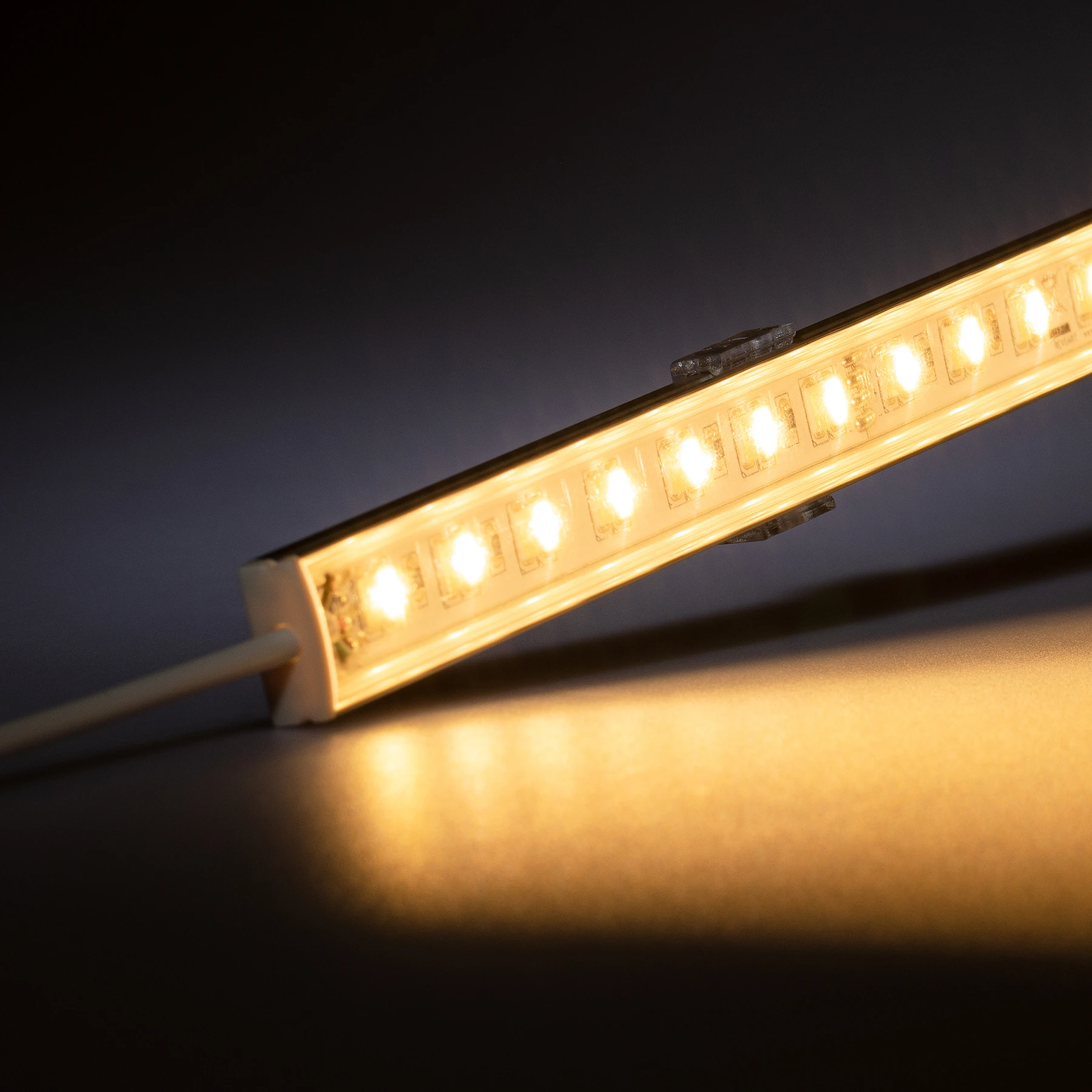 24V  Slim-Line Aluminium LED Leiste – Lichtfarbe: warmweiß – transparente  Abdeckung