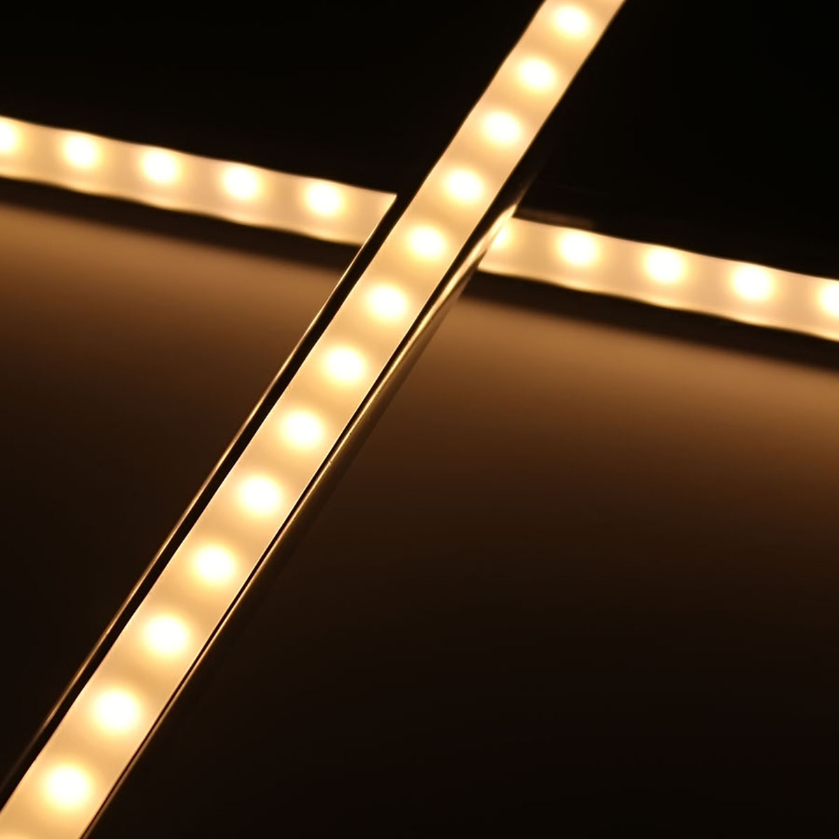 24V  Aluminium LED Leiste – warmweiß – diffuse Abdeckung – einstellbare Abstrahlrichtung