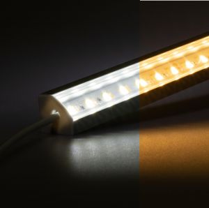 24V Aluminium LED Eckleiste – einstellbare Farbtemperatur – transparente Abdeckung 24V Aluminium LED Eckleiste – einstellbare Farbtemperatur – transparente Abdeckung