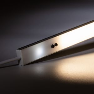 24V Aluminium LED Leiste mit Infrarot Sensor - neutralweiß - diffuse Abdeckung 24V Aluminium LED Leiste mit Infrarot Sensor - neutralweiß - diffuse Abdeckung