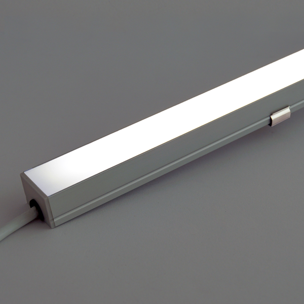 230V silberne Aufputz LED Leiste - Classic Maxi - weißes Licht - diffuse Abdeckung, IP65