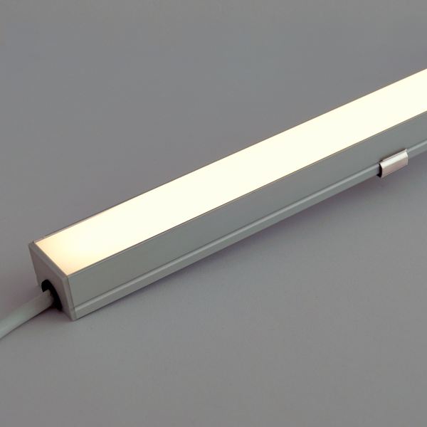 230V silberne Aufputz LED Leiste - Classic Maxi - warmweißes Licht - diffuse Abdeckung, IP65